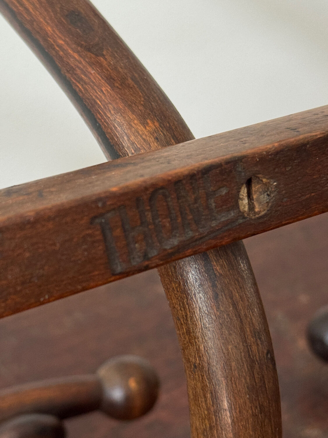 Porte manteau mural en bois Thonet