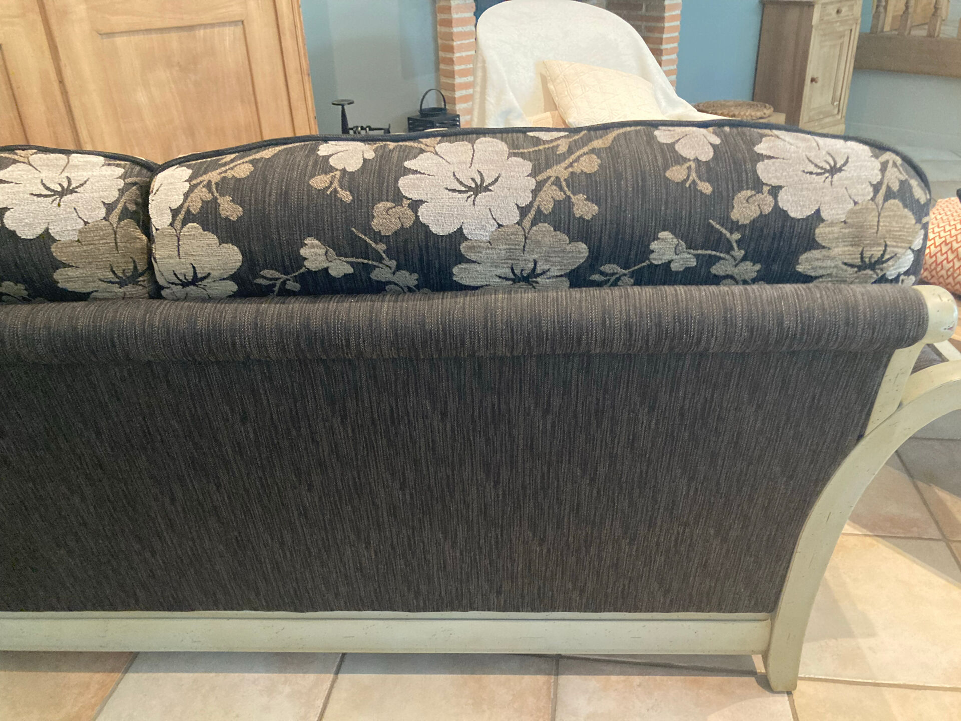 Two-seater sofa