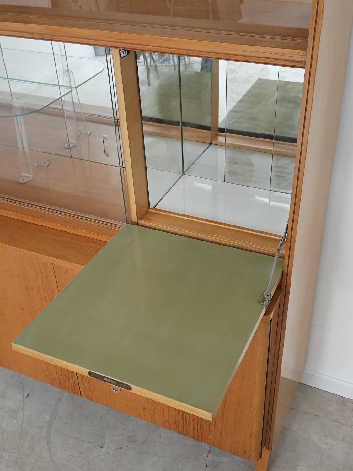Vintage Czech display cabinet by Frantisek Jirak for Tatra 1960