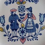 Johnson Brothers “Hearts & Flowers” - Large oval dish and 2 dinner plates ø 22 cm.