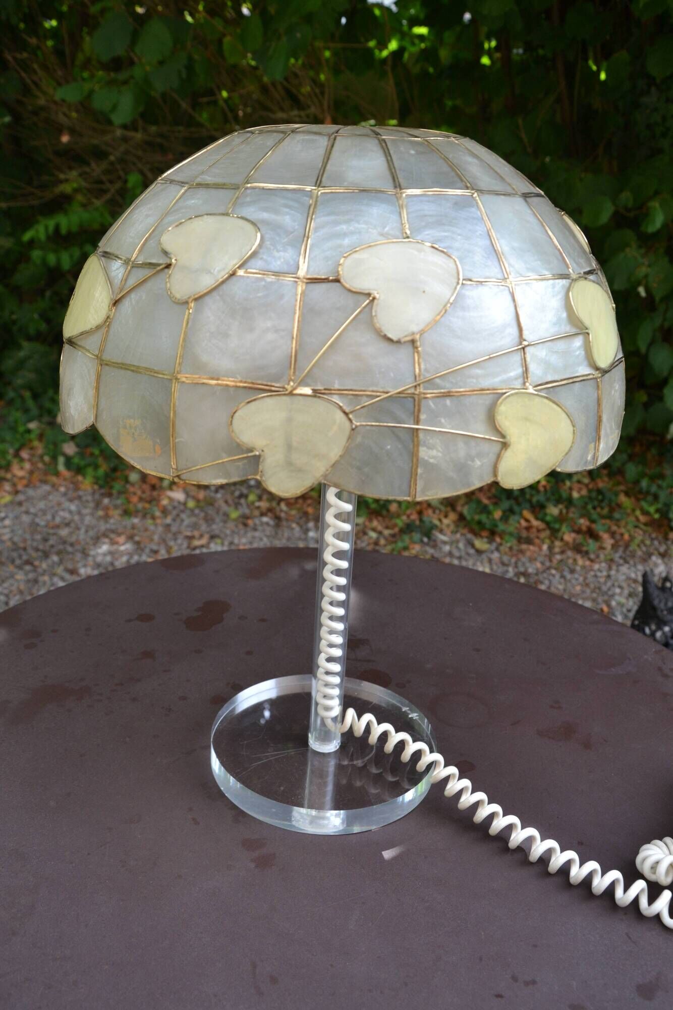 Lampe en nacre et plexiglas années 70