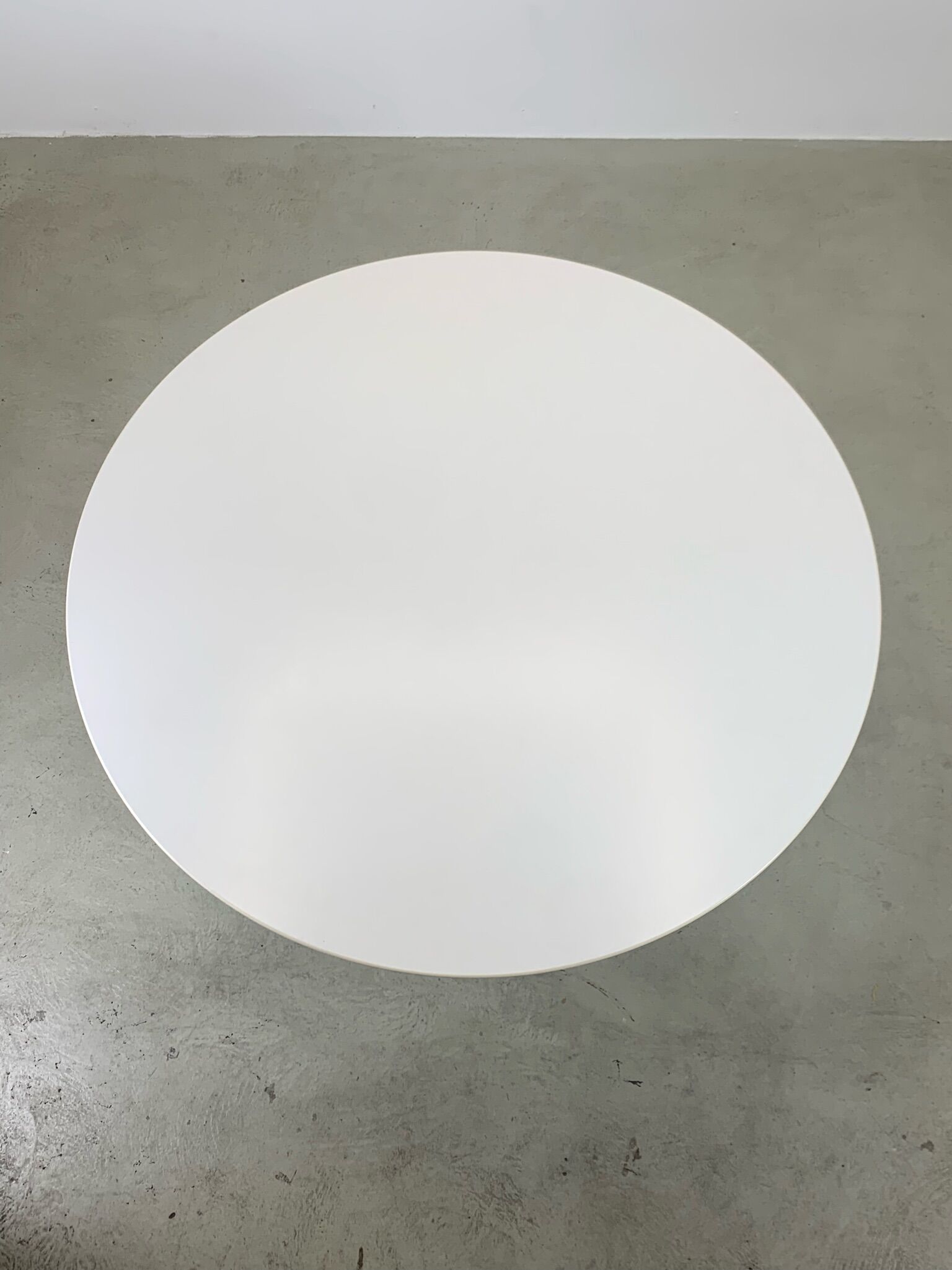 Eero Saarinen Tulip Dining Set with Swifel Chairs for Knoll International 1960s