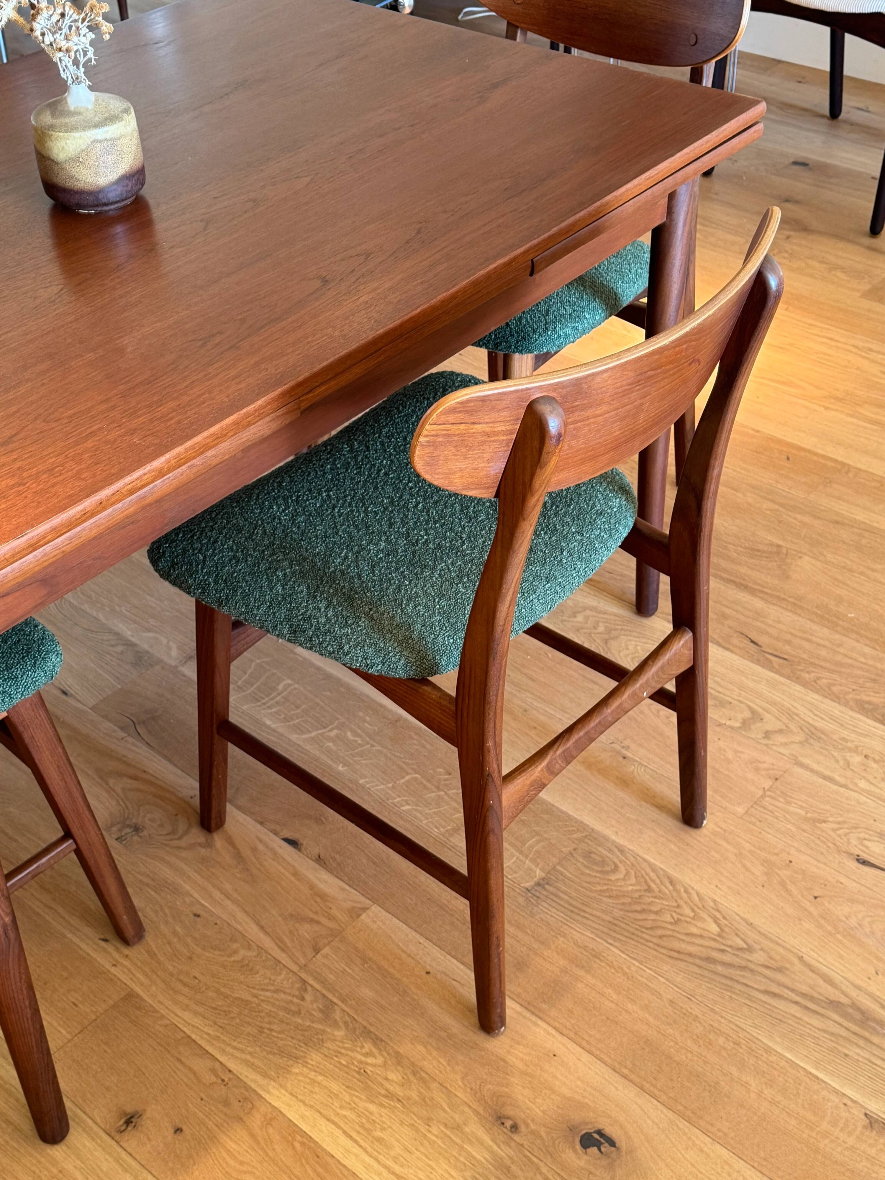 Set of 4 Scandinavian teak chairs – Model "Vagn" – 1960s