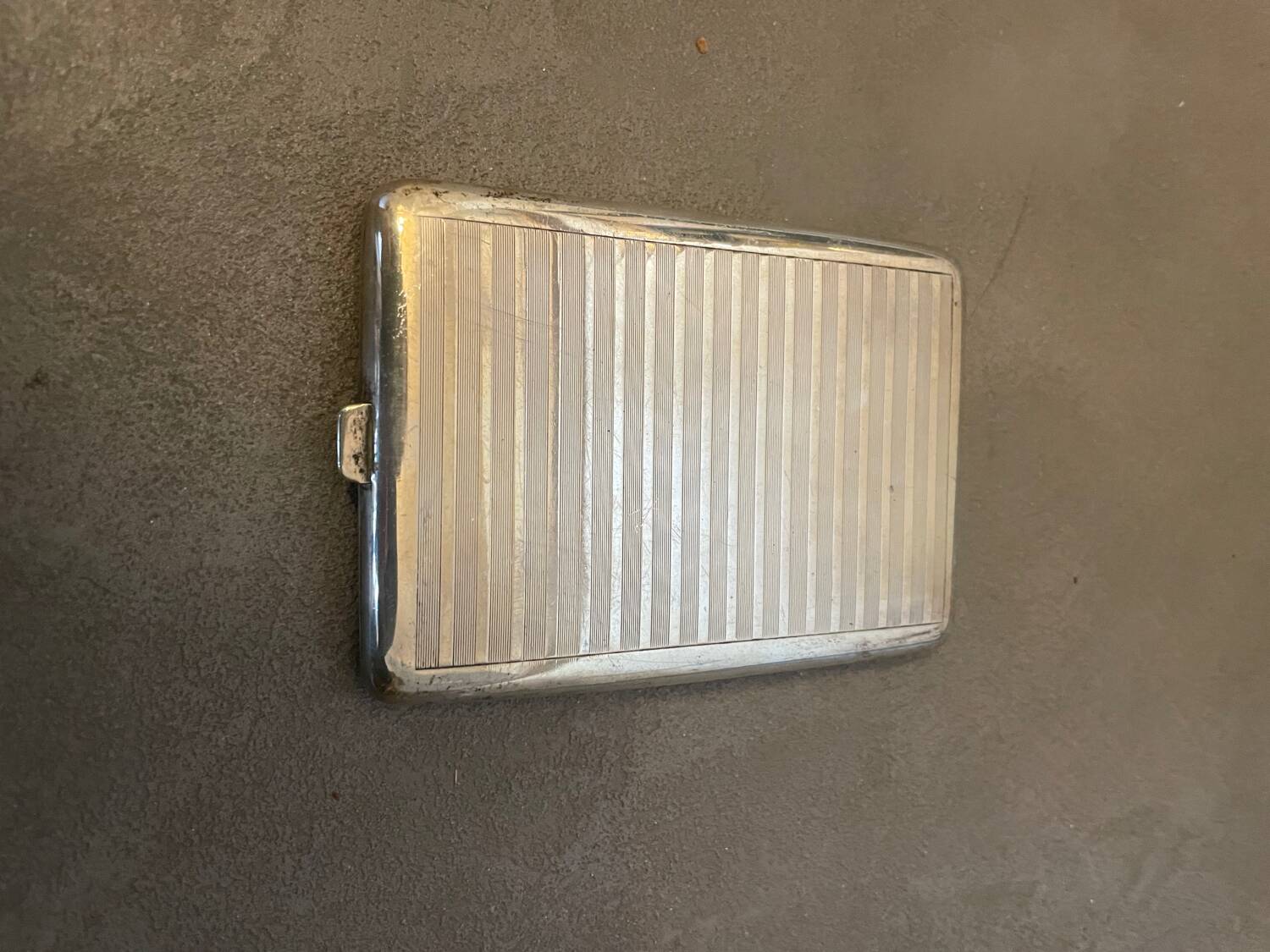 Étui à cigarettes en argent