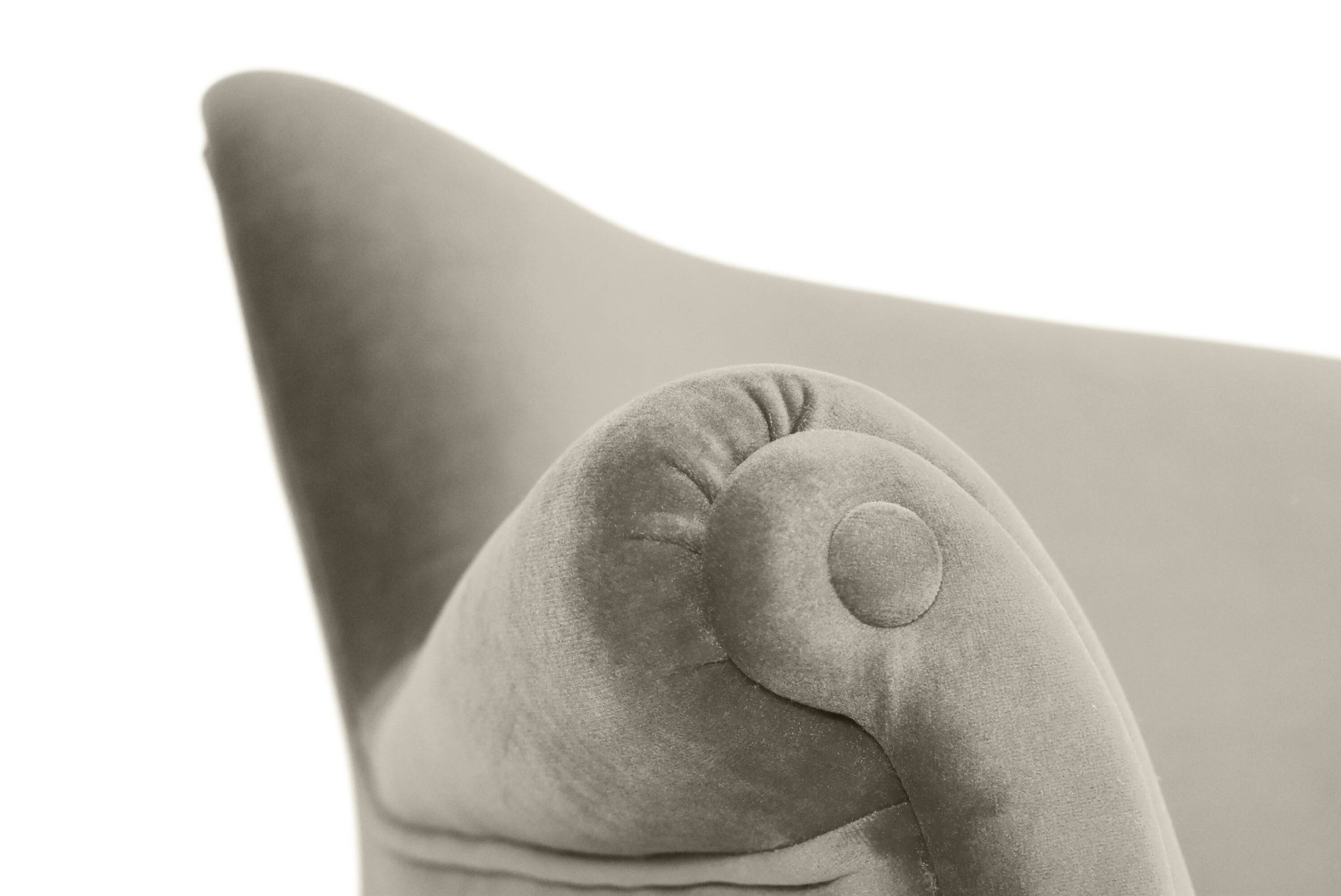 Canapé 3 places en velours d'origine, vieux de plusieurs années 60, gris