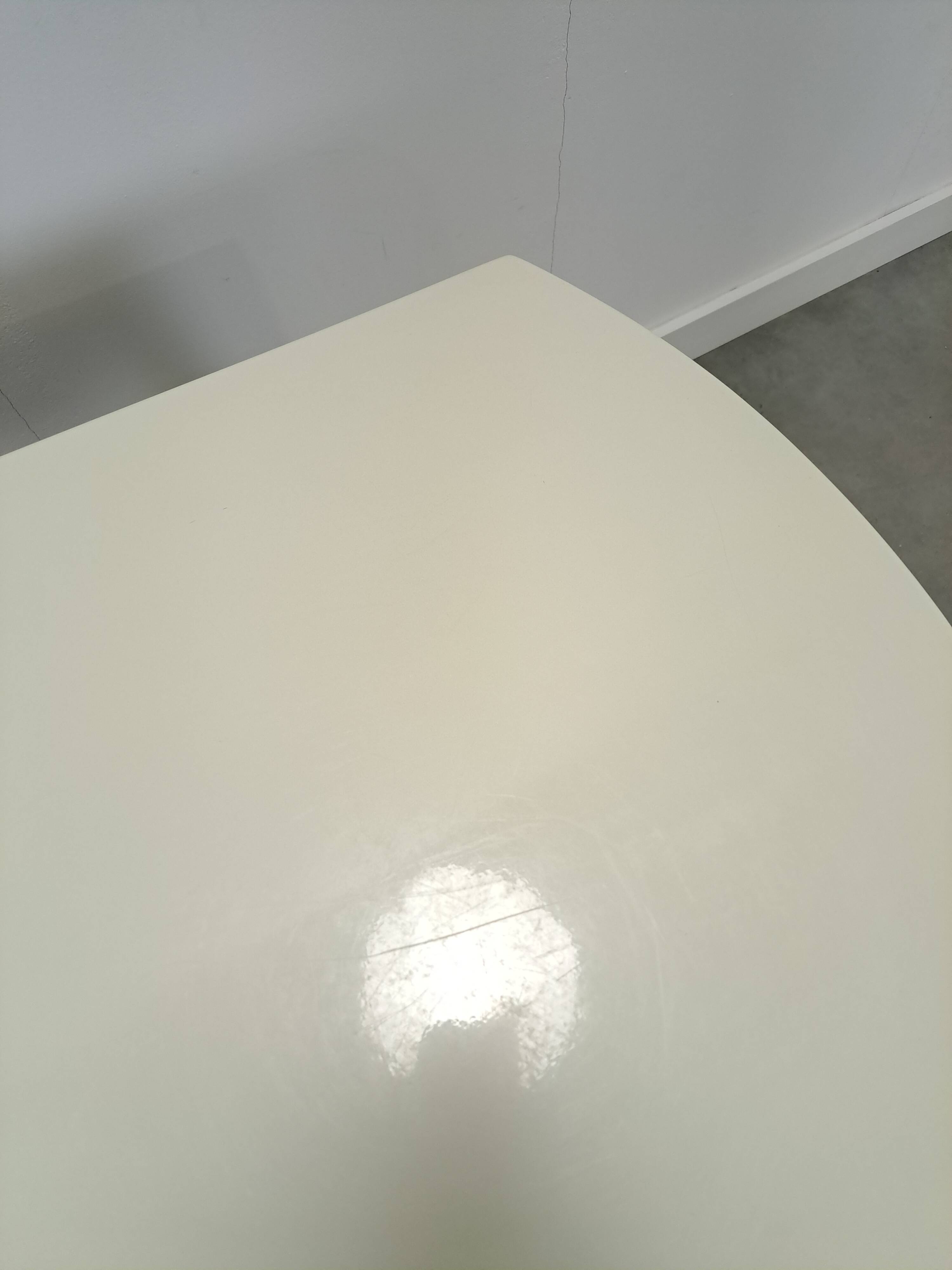 Vintage gebroken wit kunststof tuintafel eettafel