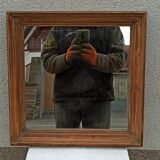 Square mirror in wood