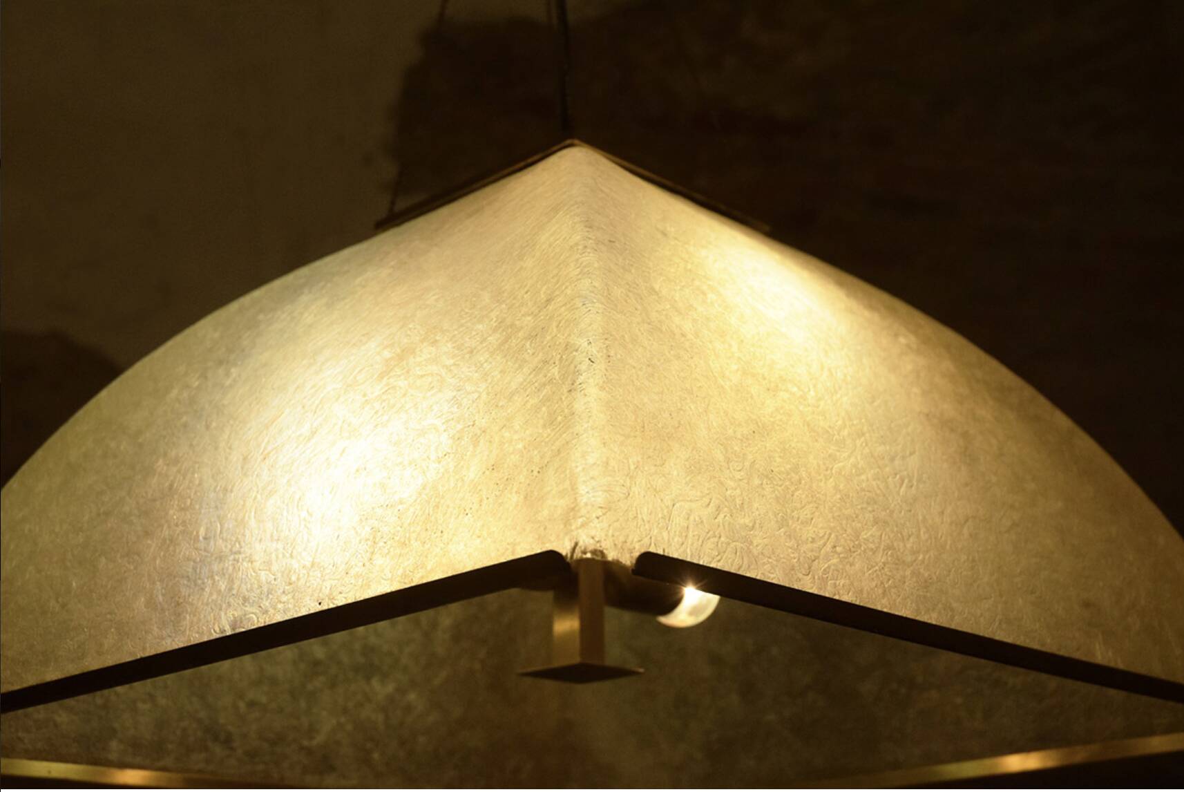 Large Lamperti chandelier made of fiberglass and brass from the 1970s.