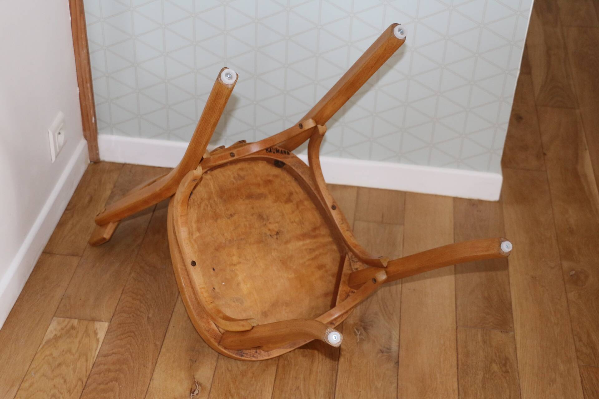 Set of 4 Baumann N°26 light beech chairs