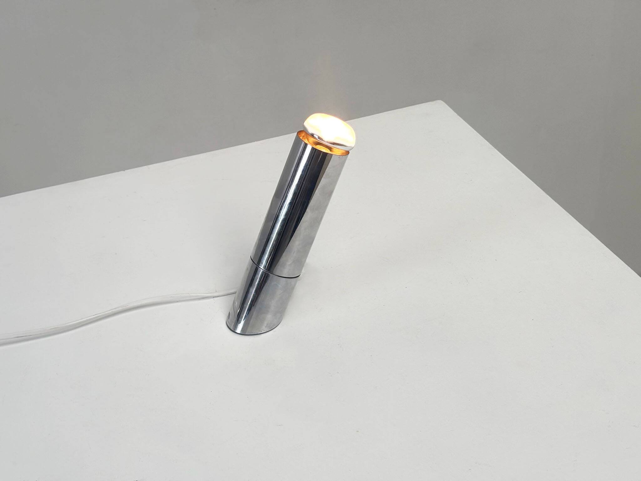 Lampe de table élégante en chrome