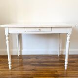 Farmhouse table with drawer