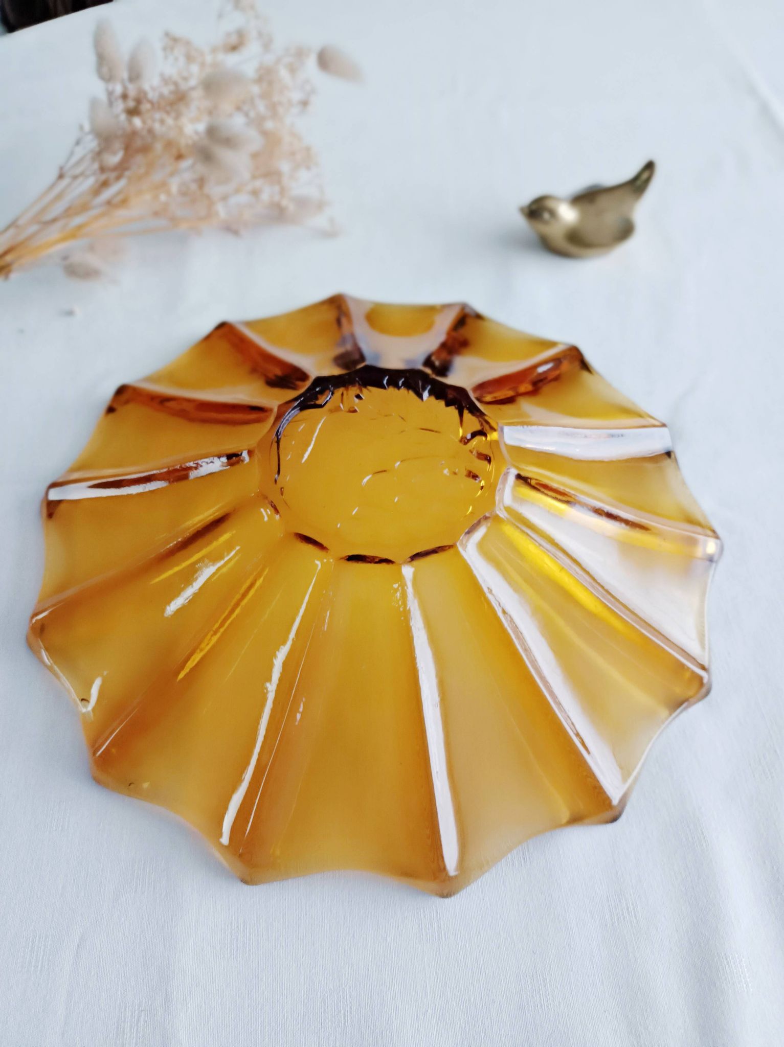 Coupe à fruits en verre ambré