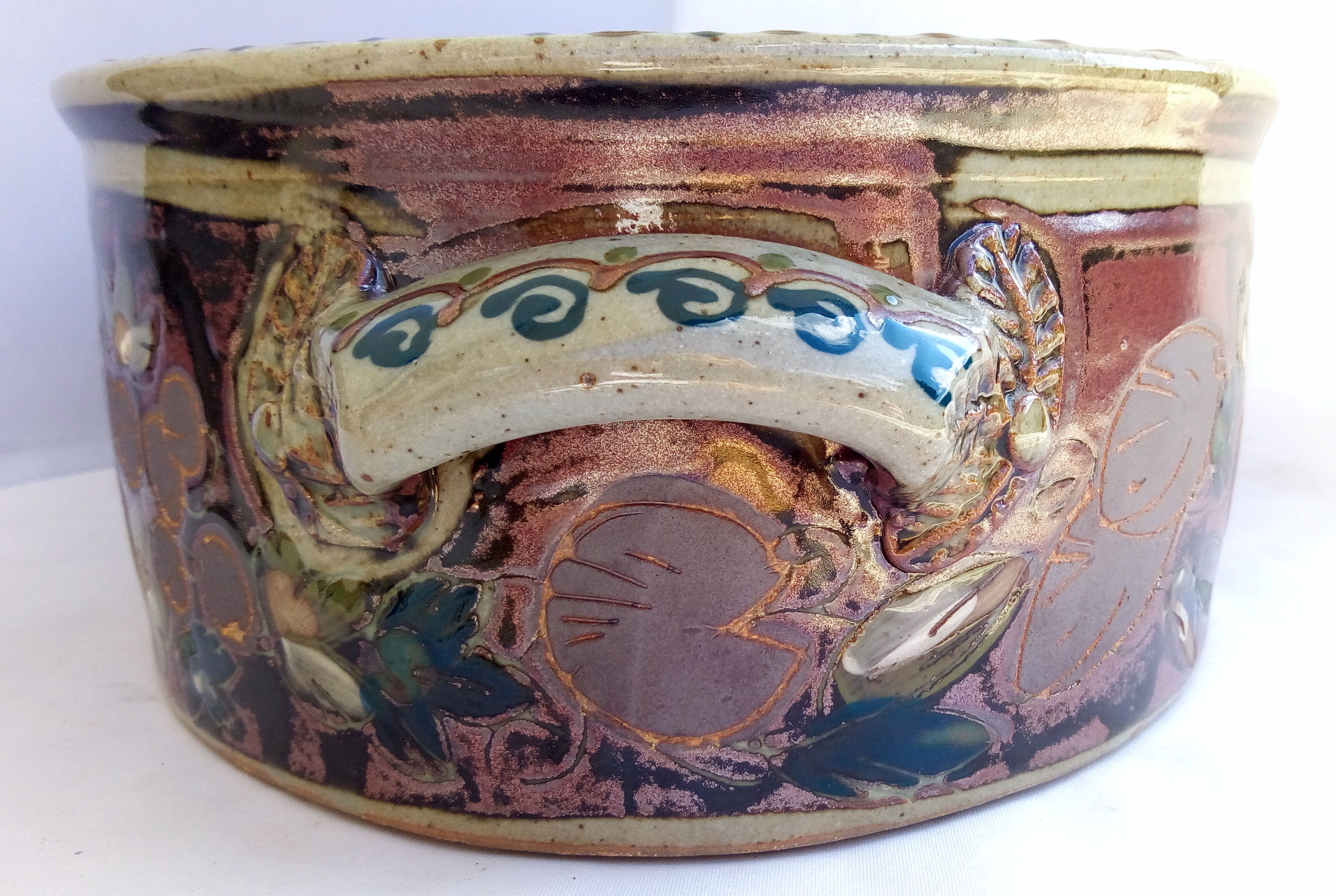XXL dish in eggplant sandstone adorned with fruit