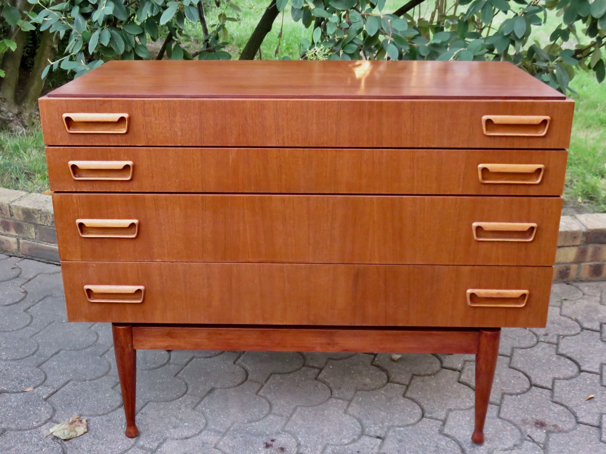 Commode en teck de Peter Moos Danemark 1955