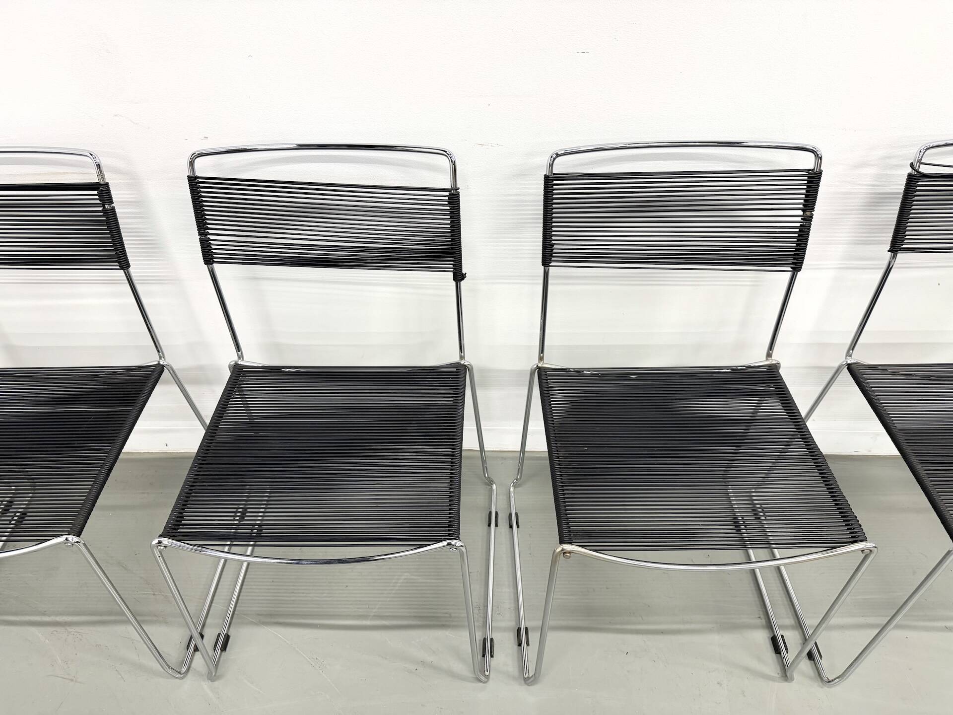 Set of 6 "Spaghetti" Chairs Italian Design 80s – Black & Chrome