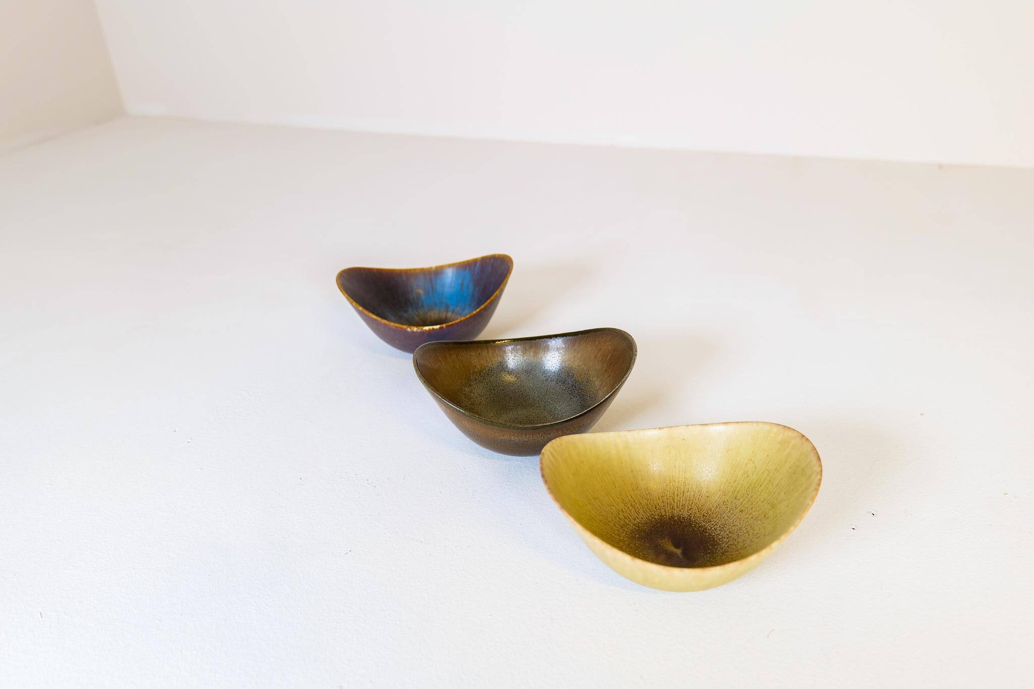 Set of 3 modern mid-century ceramic bowls by Gunnar Nylund Rörstrand, Sweden.