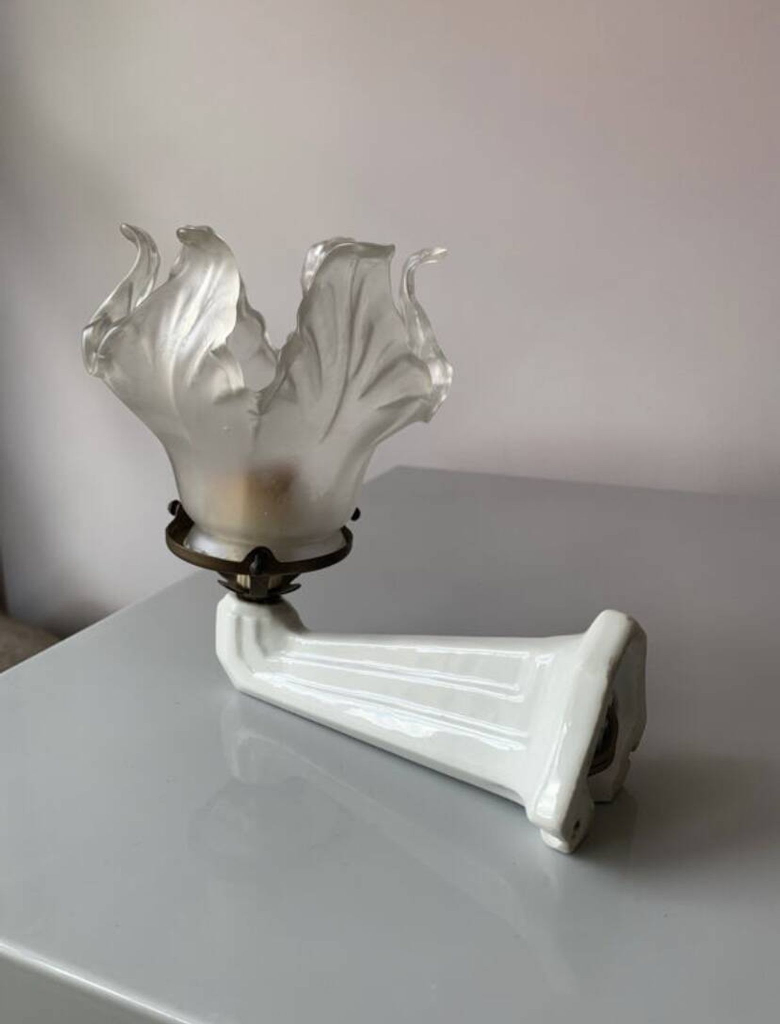 Applique en porcelaine et tulipe en verre art déco