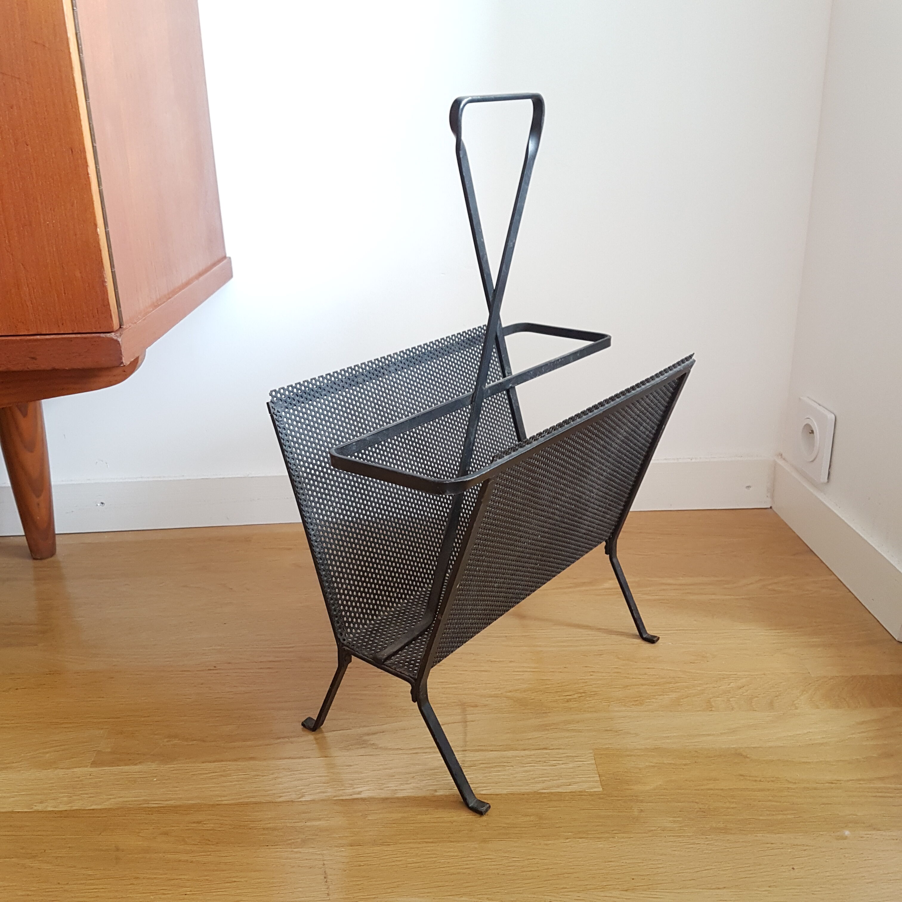 Magazine rack Mathieu Matégot