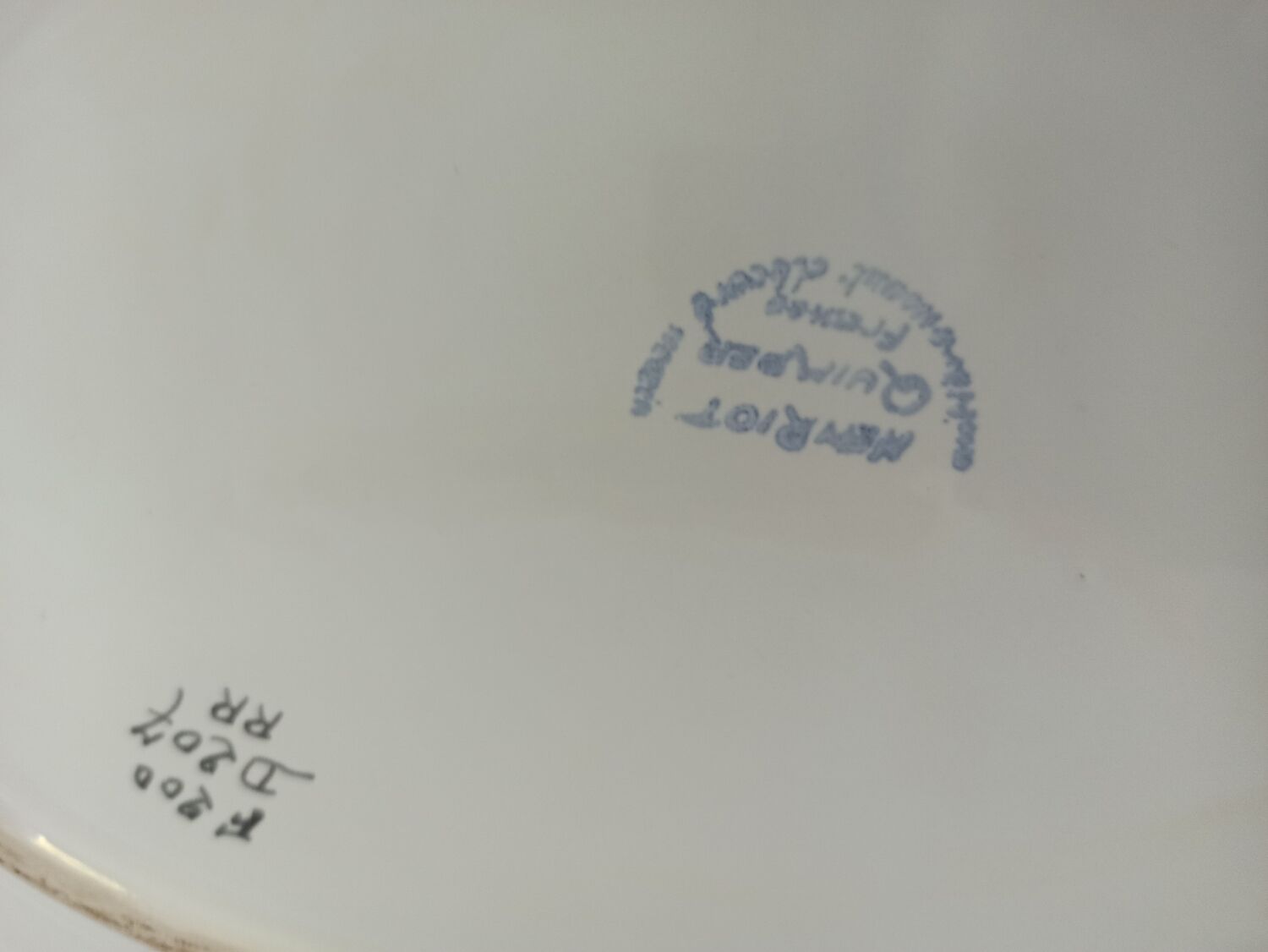 Tureen and its presentation dish Henriot Quimper