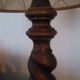 Lampe en bois tourné en spirale 70's