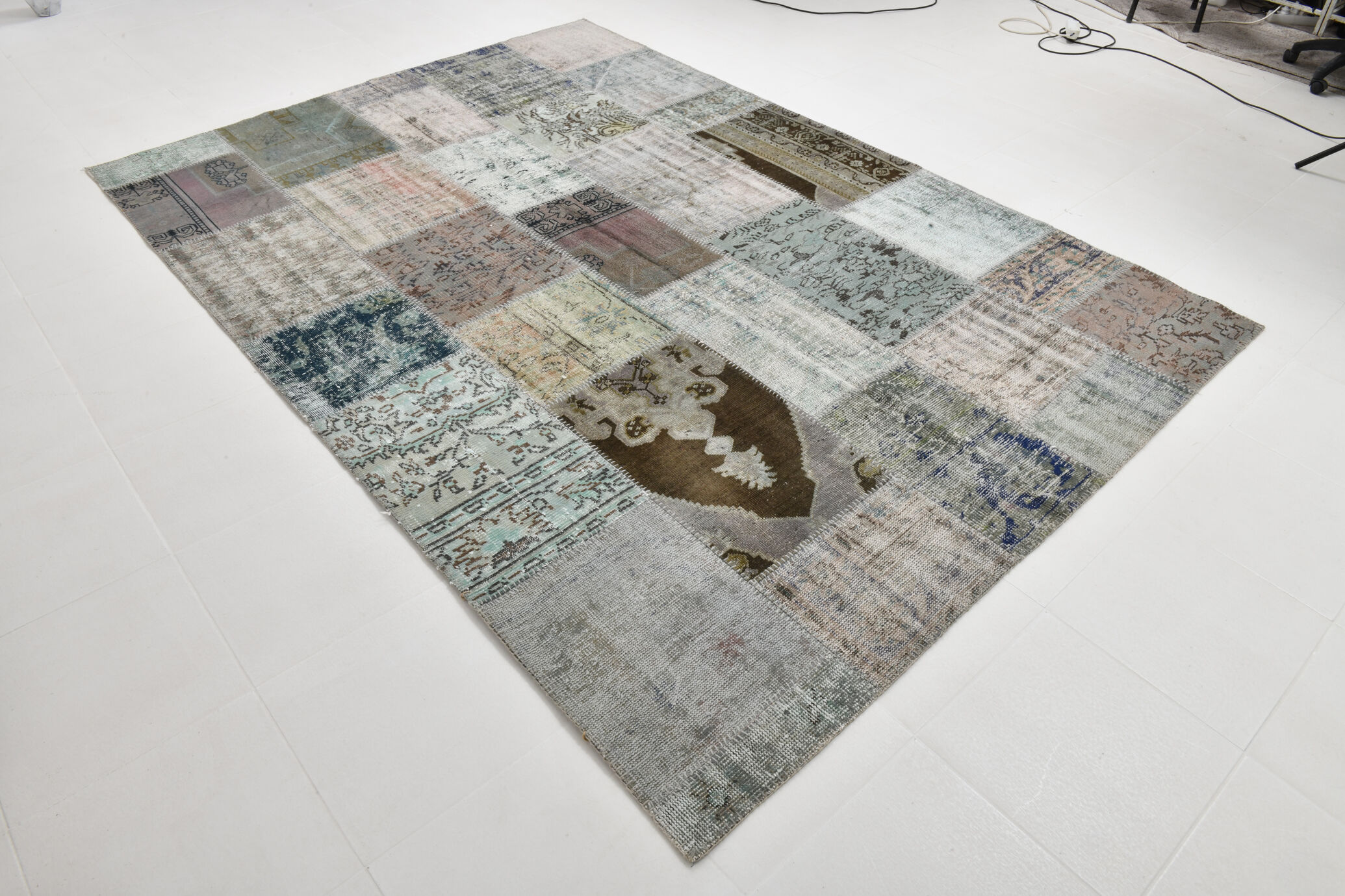 Neutral tones turkish rug 304x211cm