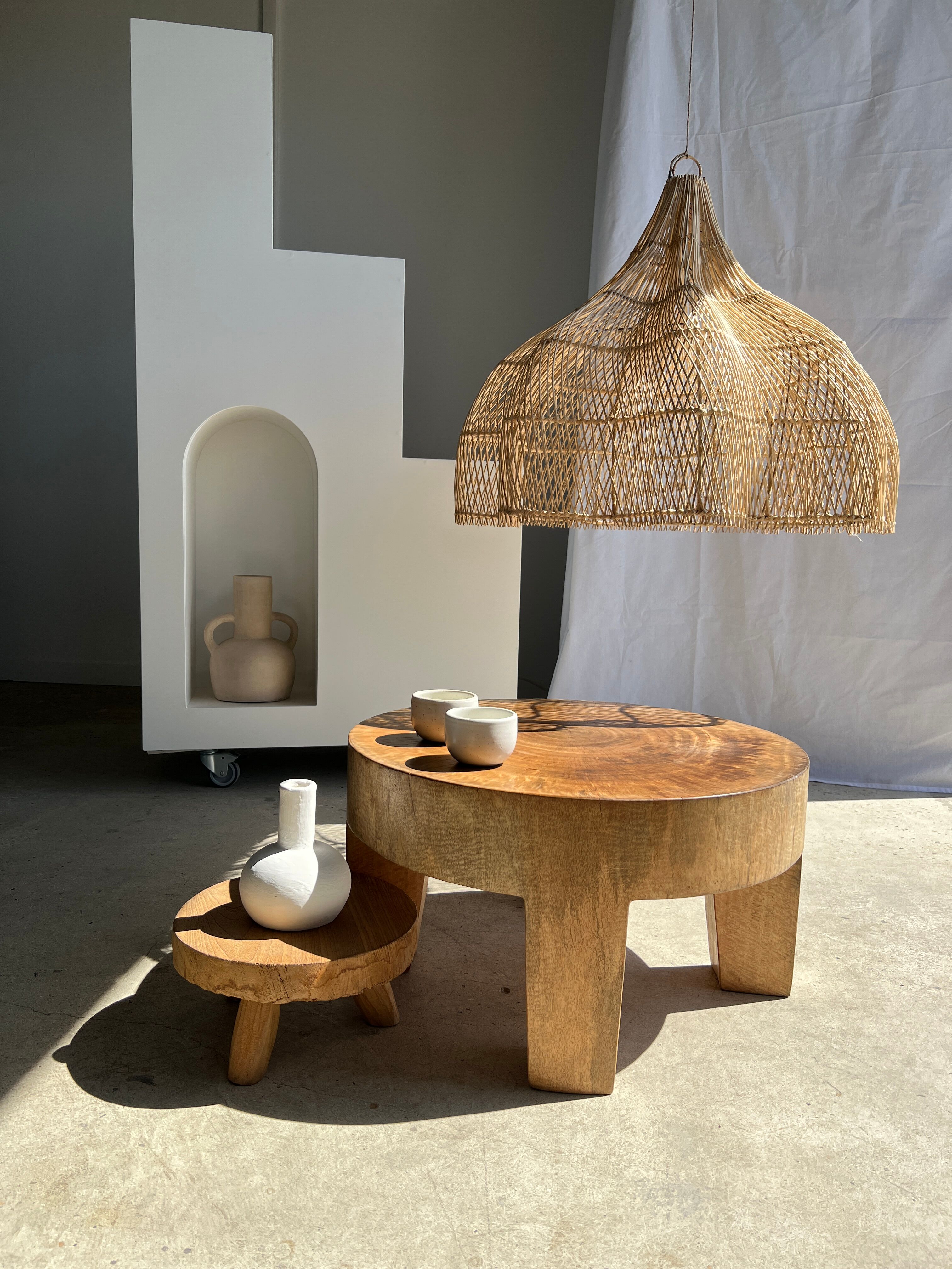 Quadripod coffee table in solid wood monoxyl natural color (dark)