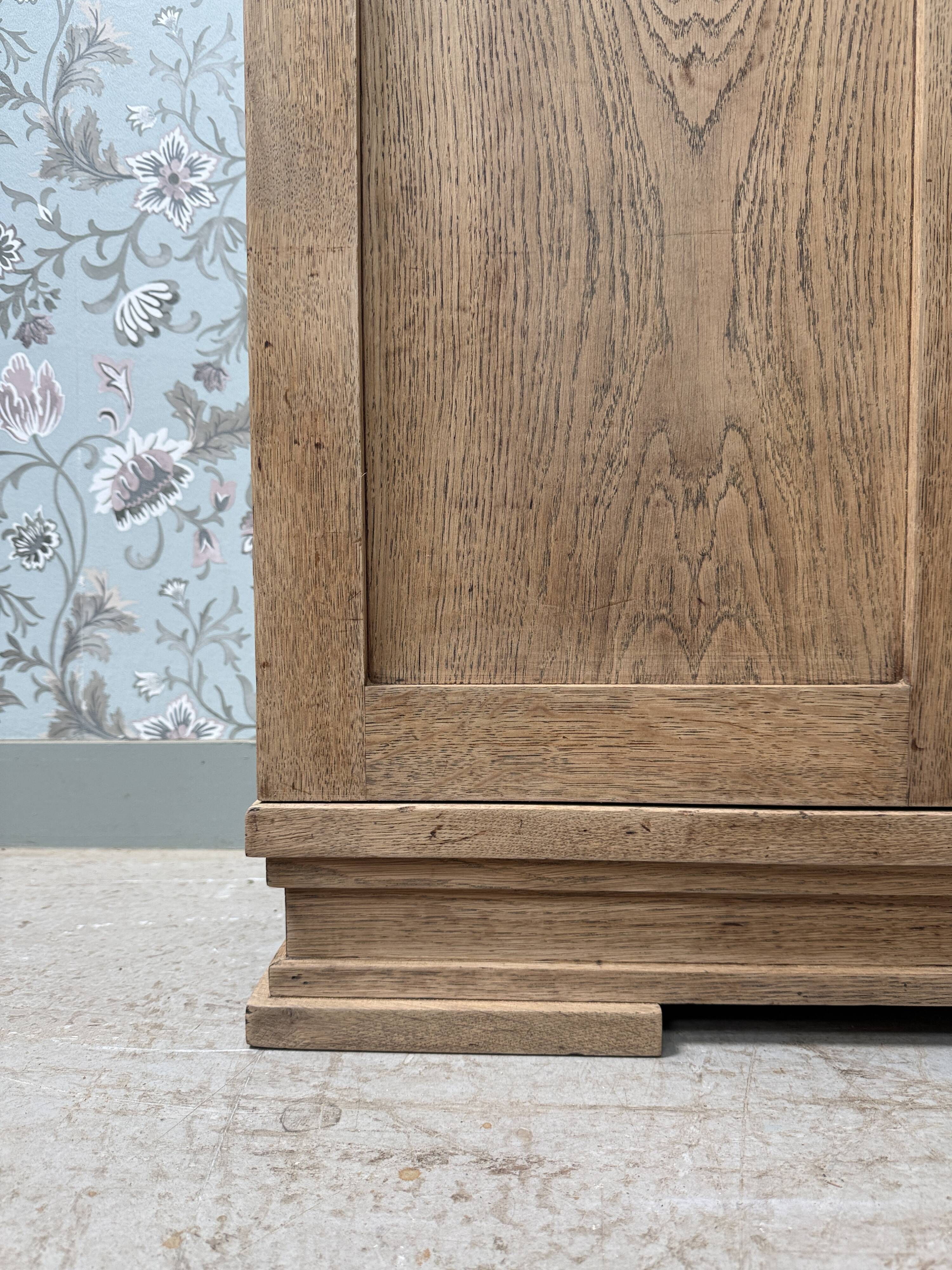 Large Art Deco wardrobe in oak (renovated)