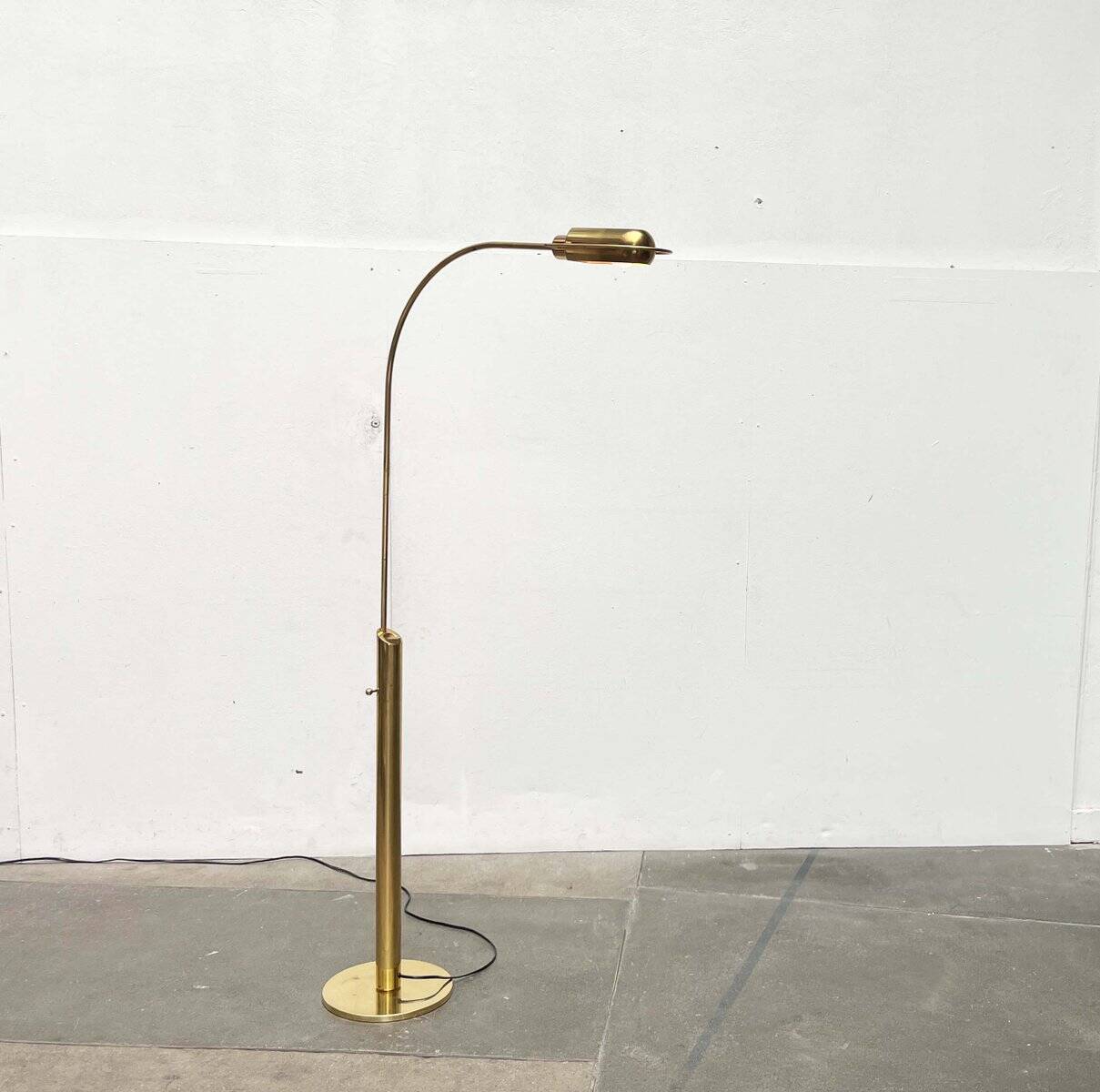 Vintage Hollywood Regency brass floor lamp by designer Florian Schulz, 1970s.