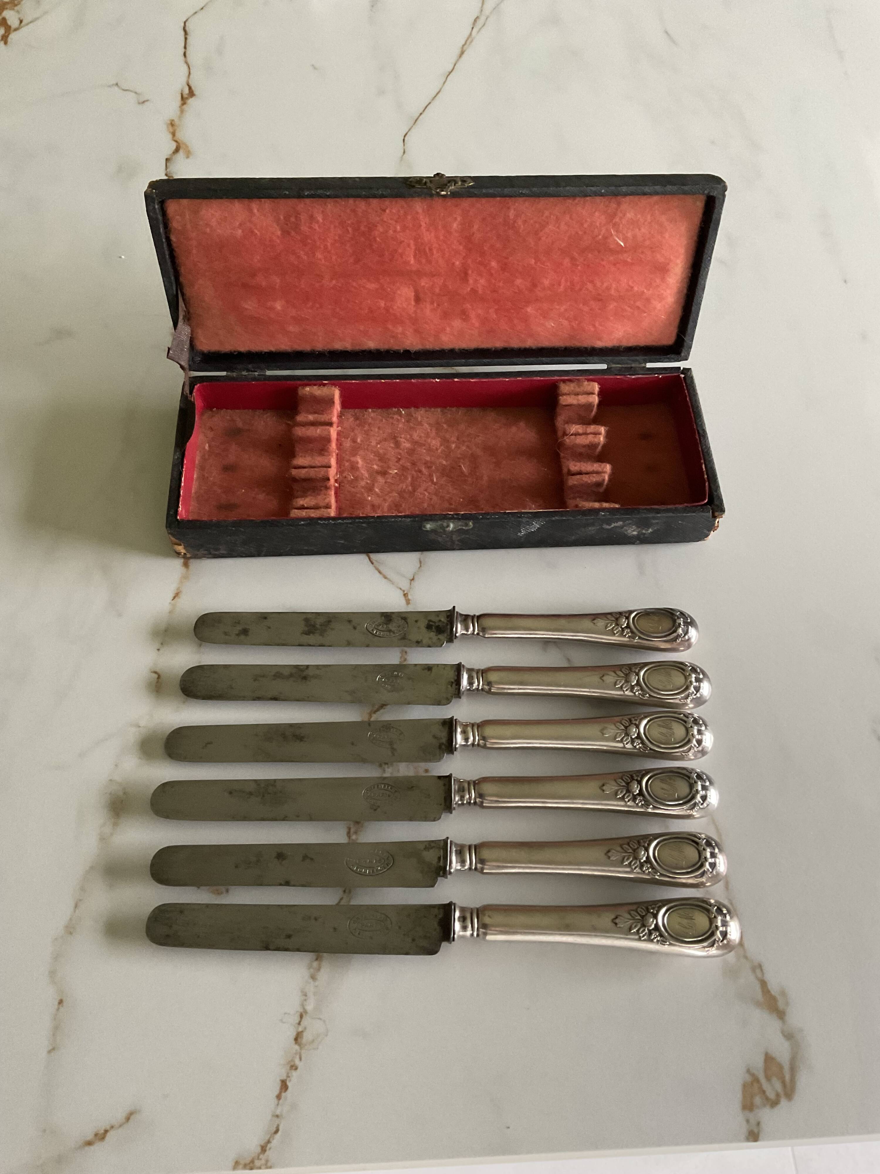 Box of 6 Boulenger knives. Antique. Monogrammed LM.