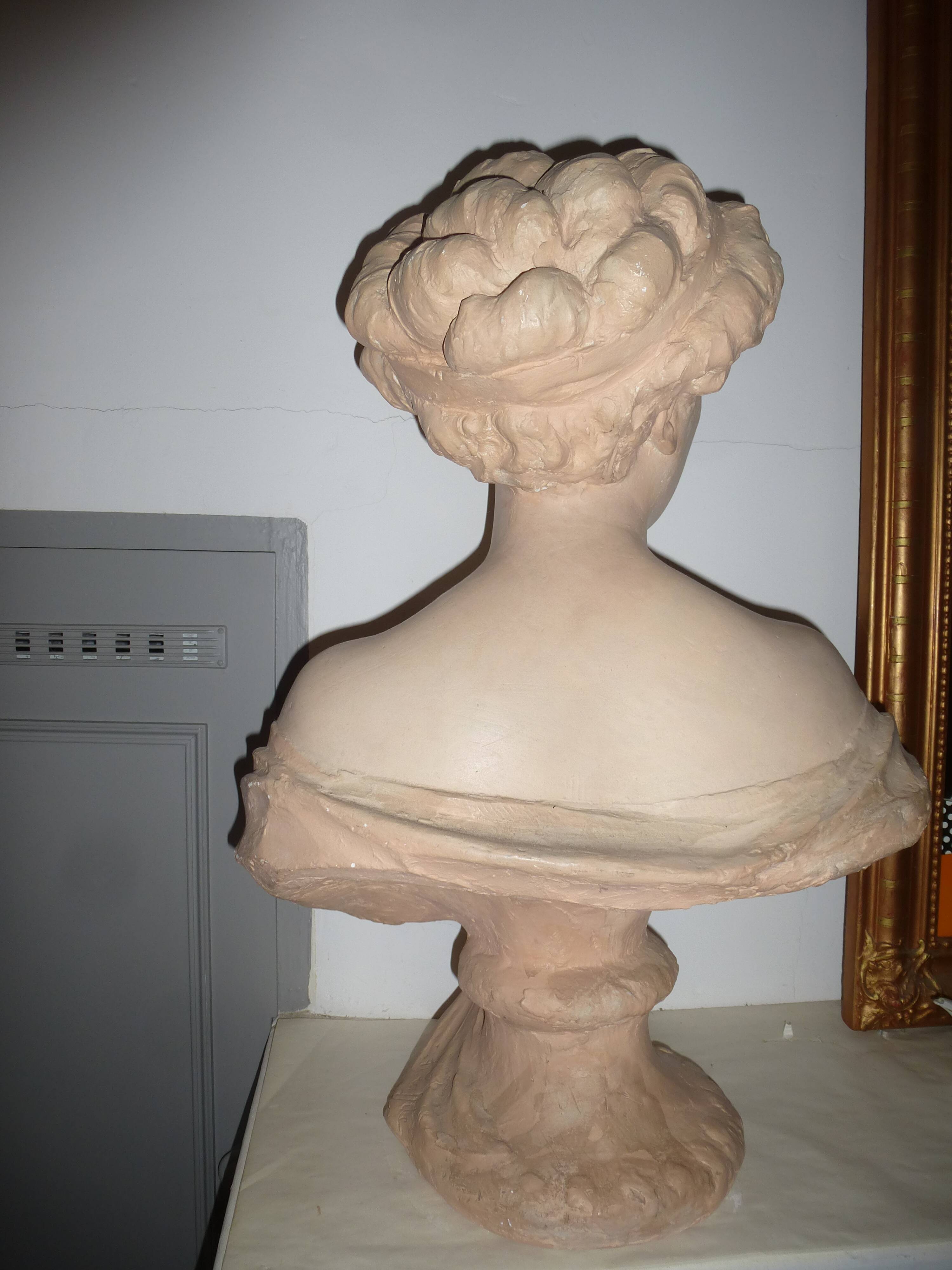 Woman bust 1900