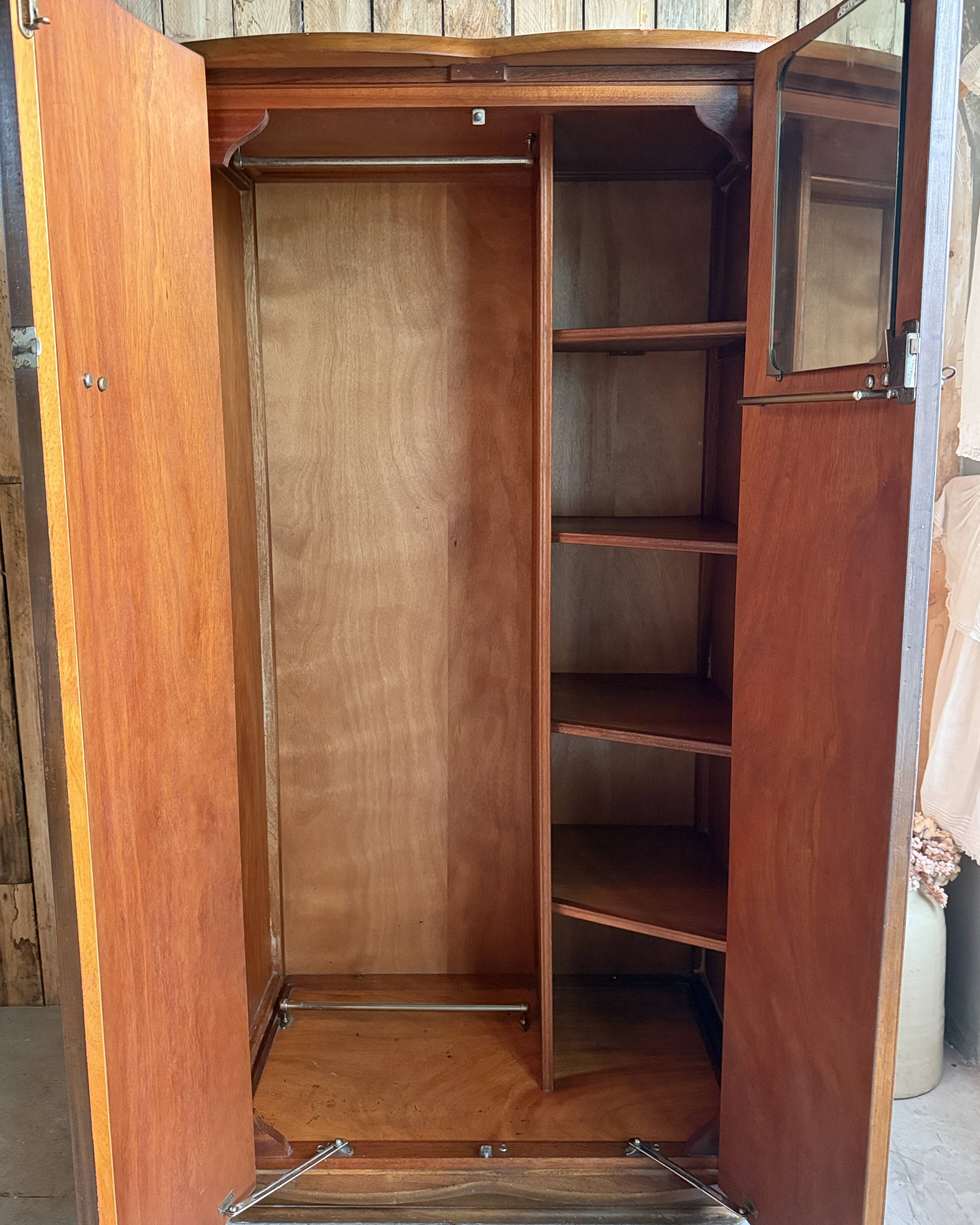 Armoire Art Déco anglaise