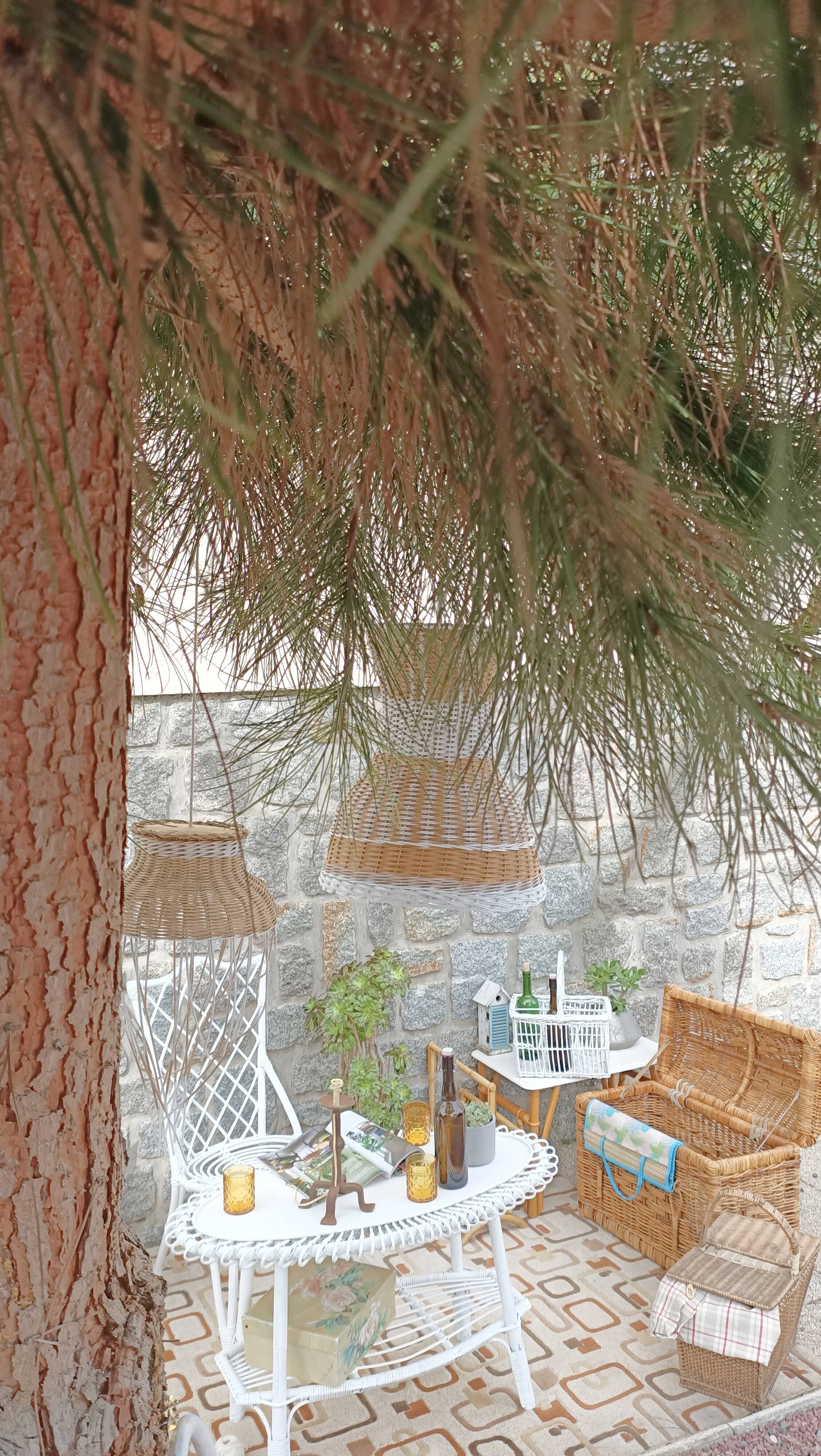 Duo of rattan hanging lamps