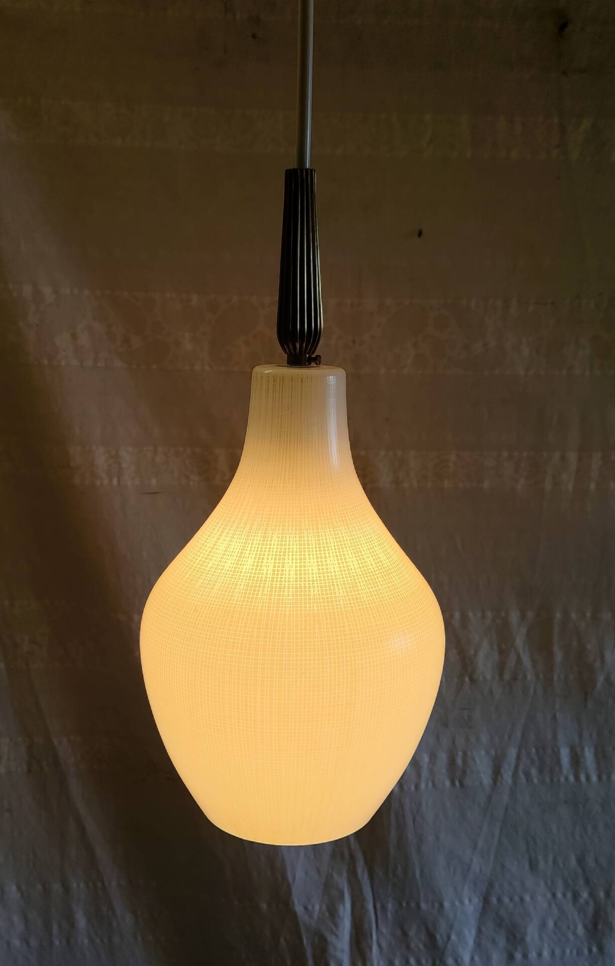 Scandinavian suspension design in white glass and brass - 1950s/60s