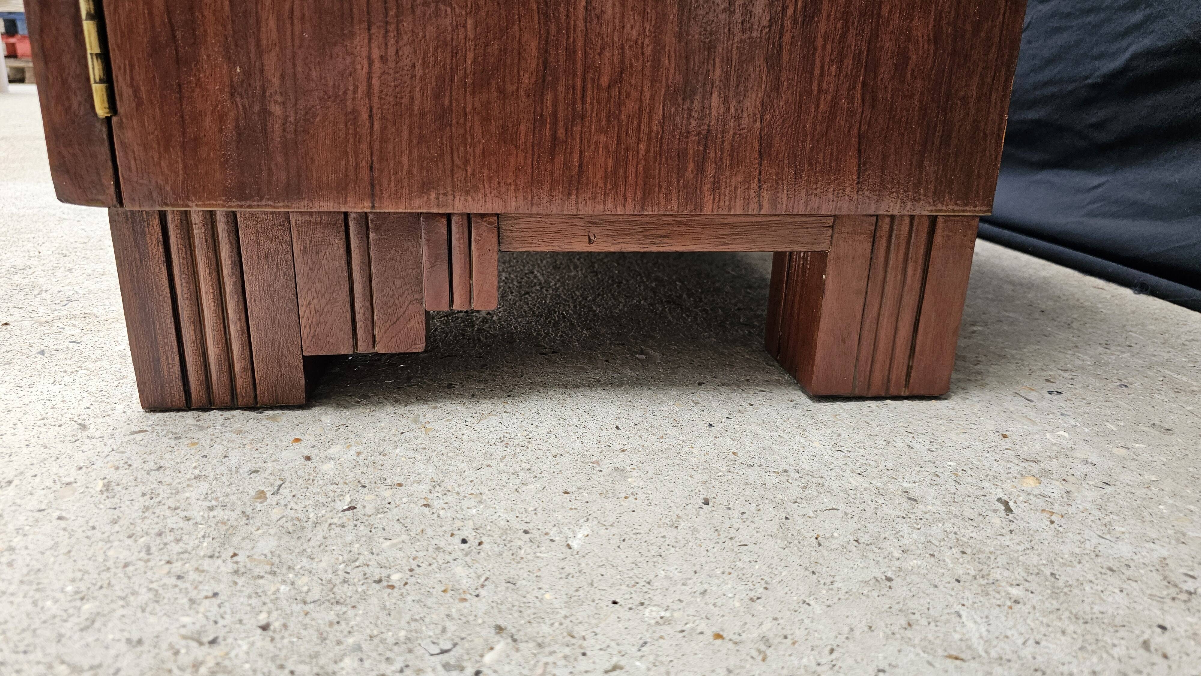 Art Deco buffet by Saddier & Fils in solid rosewood and veneer.