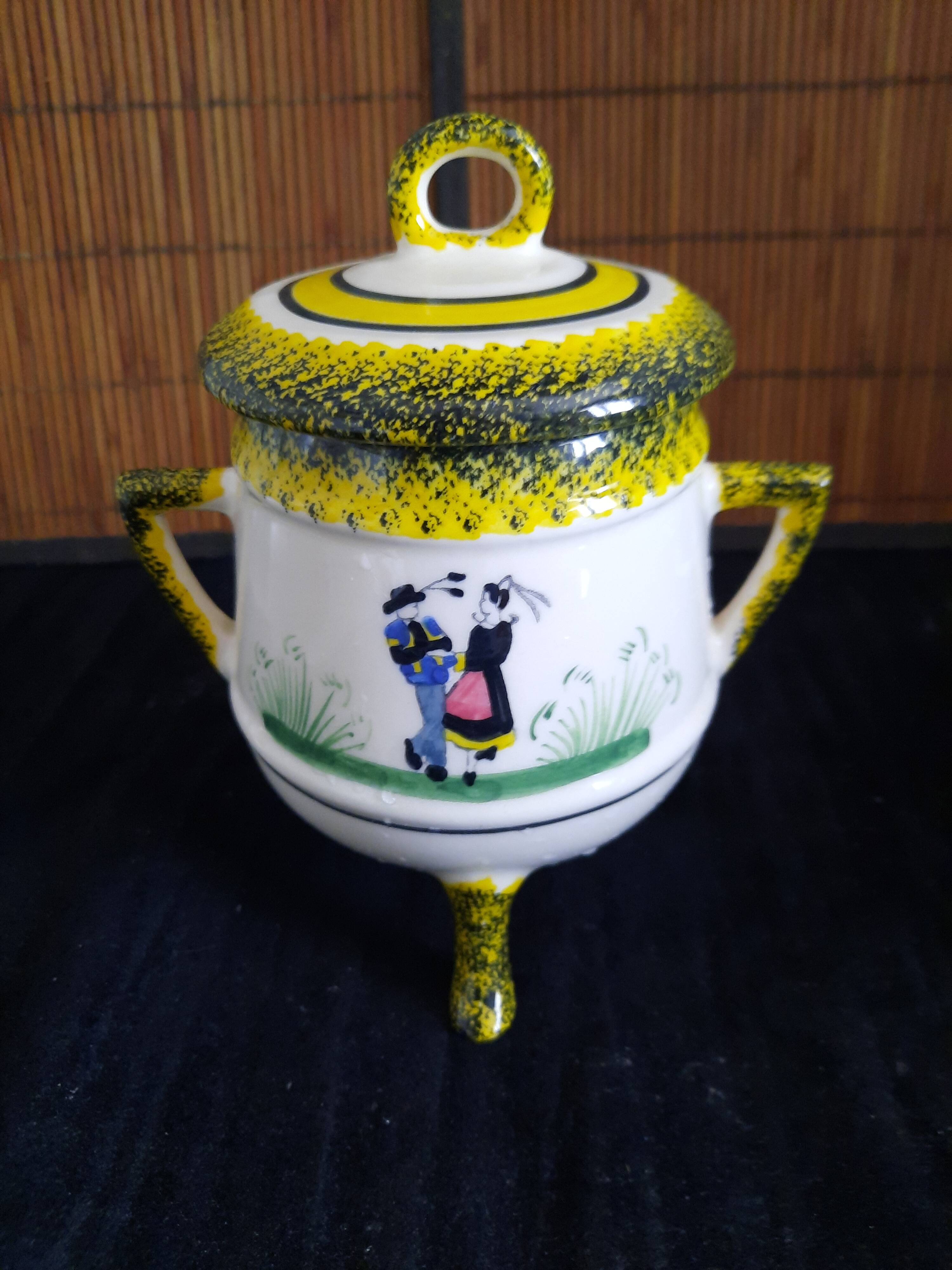 Pot Tripode avec Couvercle - Faïence Henriot Quimper - Décor Breton