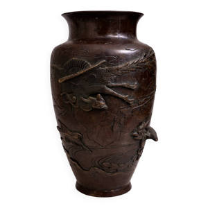 Vase en bronze patiné