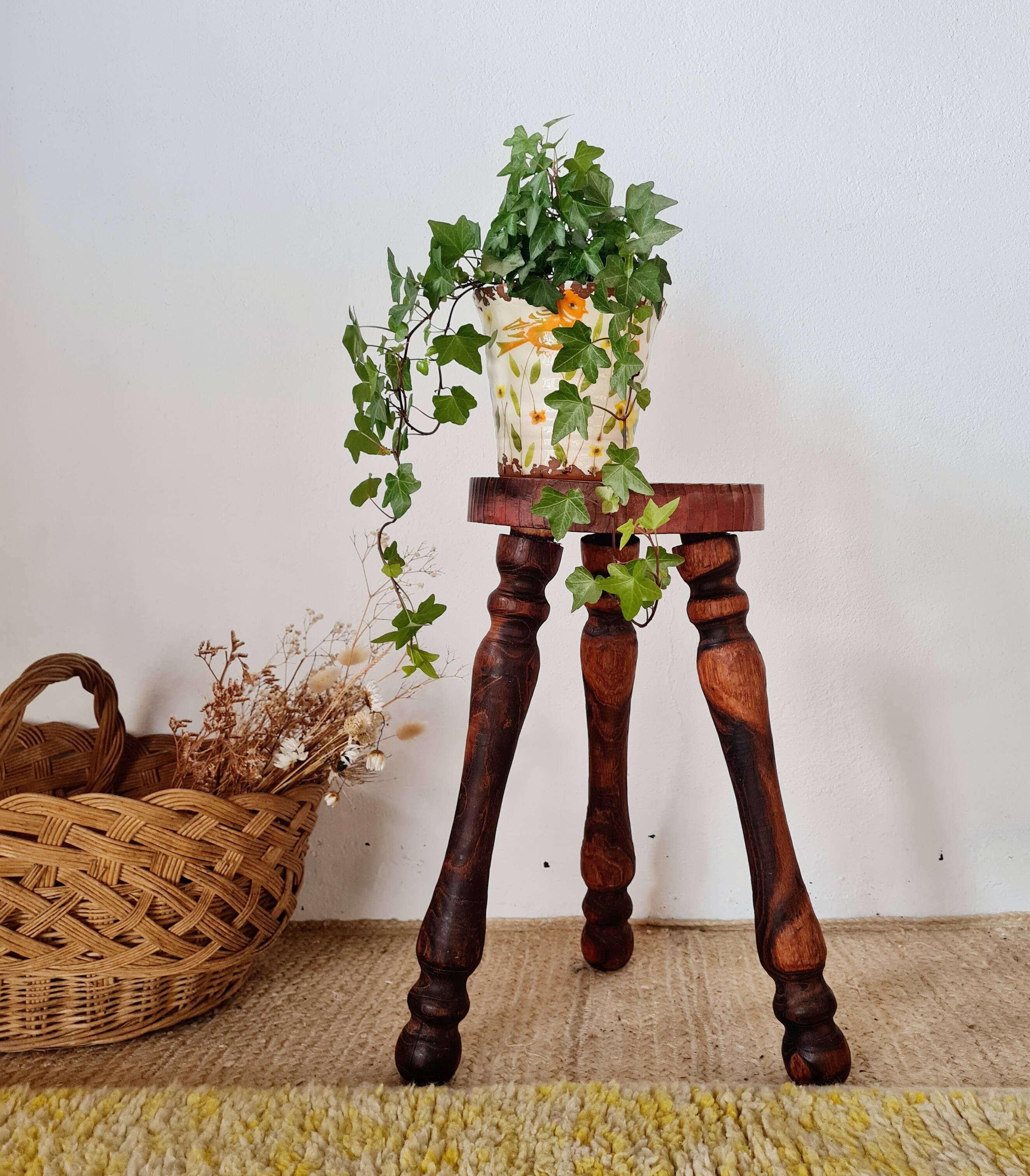 Tripod wooden stool - brutalist