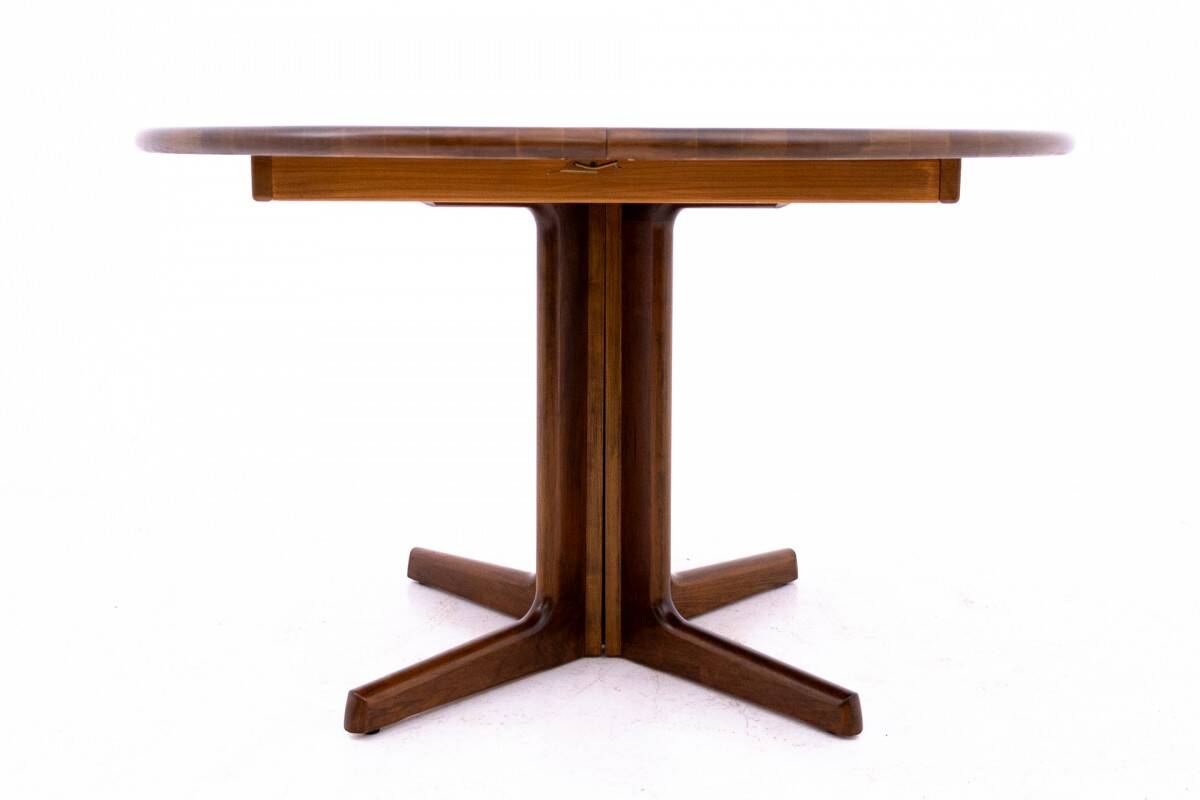 Walnut dining table, mid century modern, Denmark, 1960s.