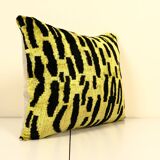 Coussin Ikat tigre