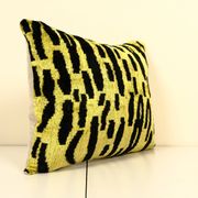 Tiger motif pillow cover