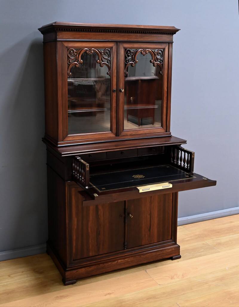 Small Rosewood Display Cabinet – Part 2 of the 19th Century