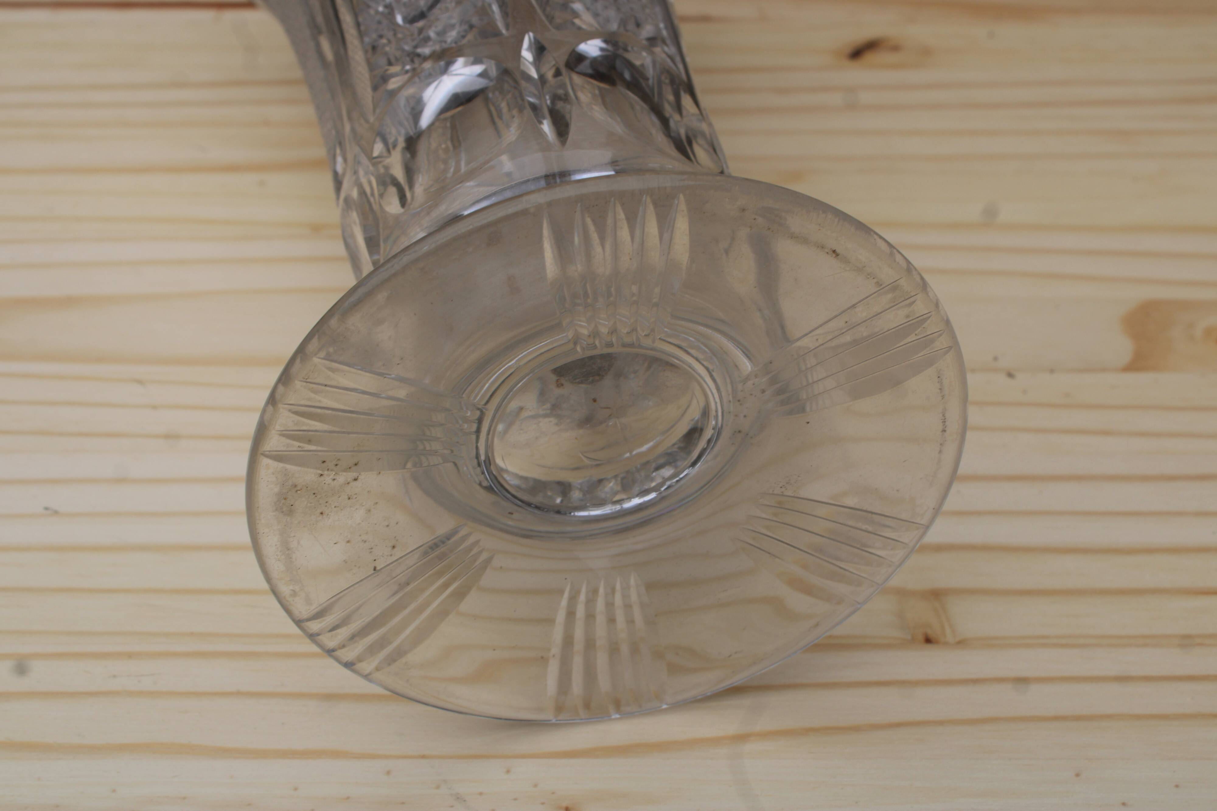 Chiseled crystal vase