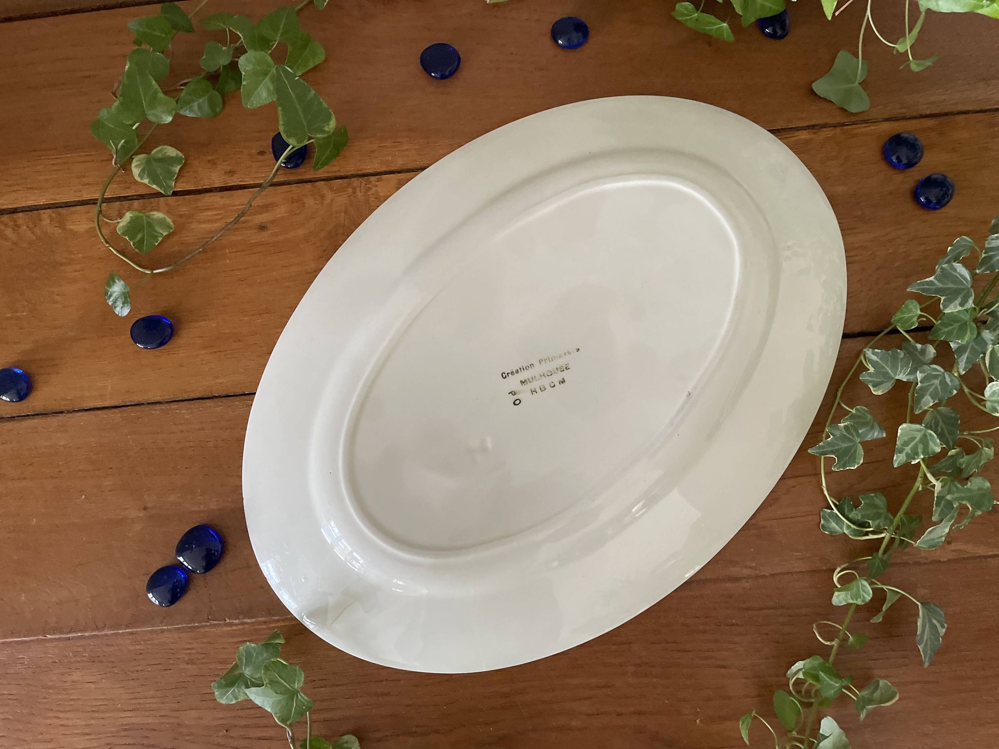 Plat de service ancien en faïence de Choisy-le-Roi