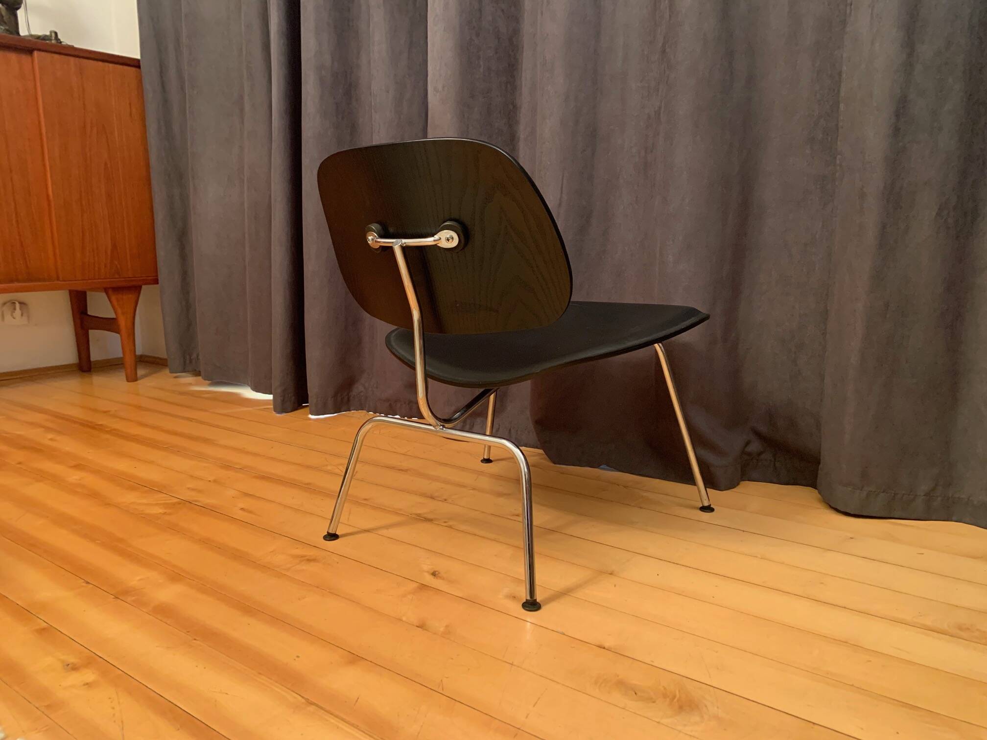 Leather armchair LCM designed by Charles & Ray Eames, Vitra