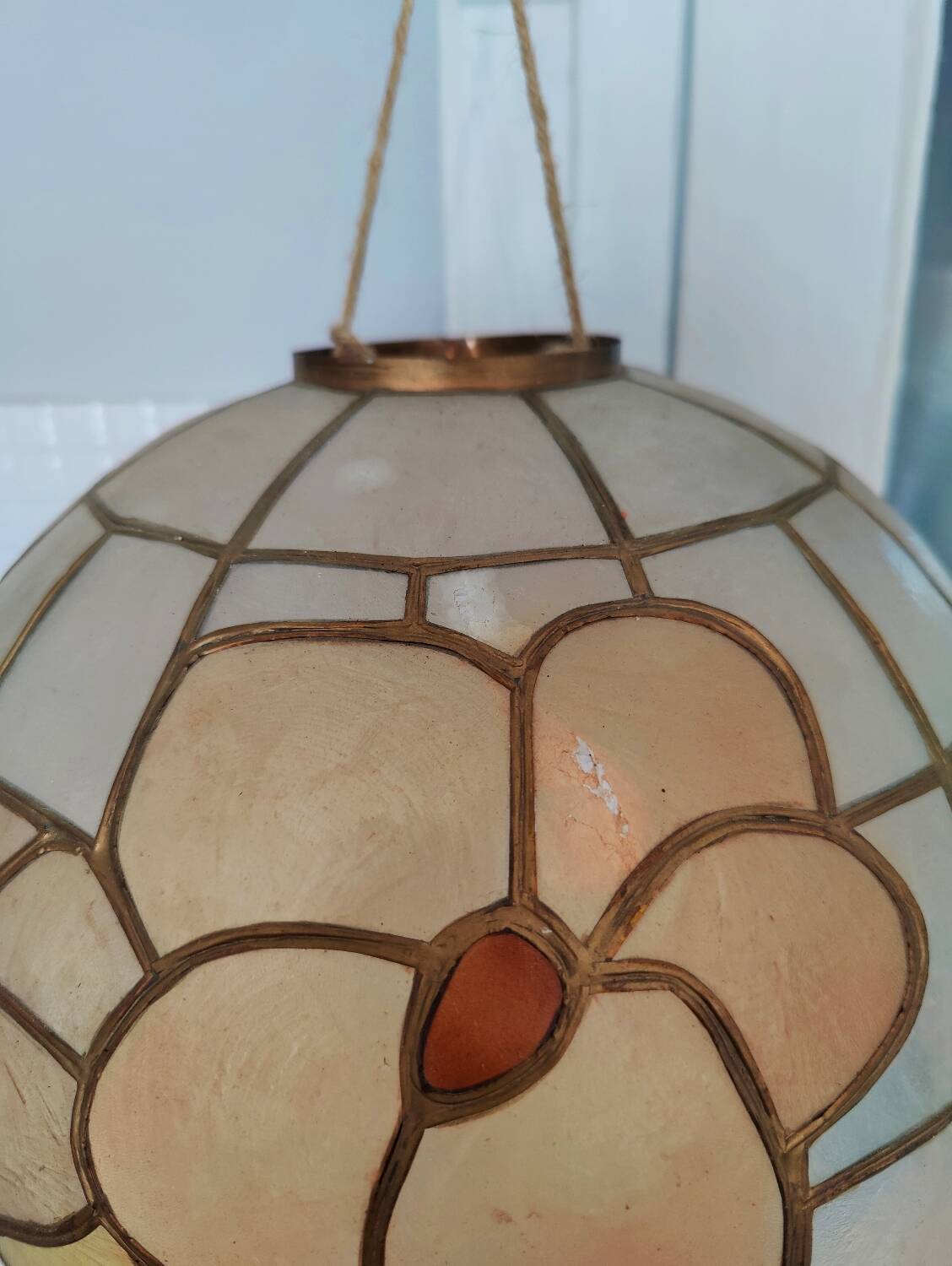 Suspension nacre et laiton