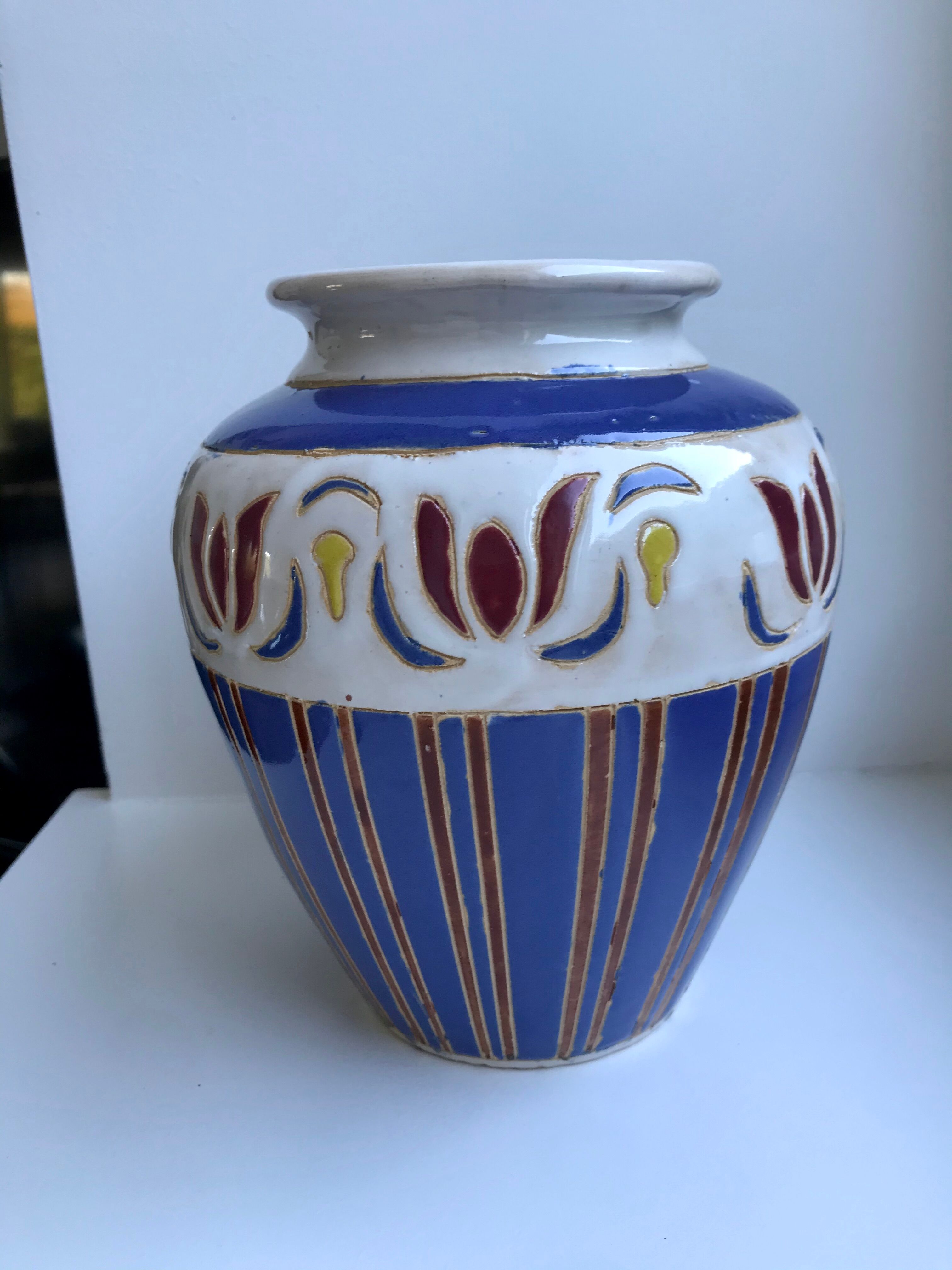 Vase en céramique peint et signé vintage