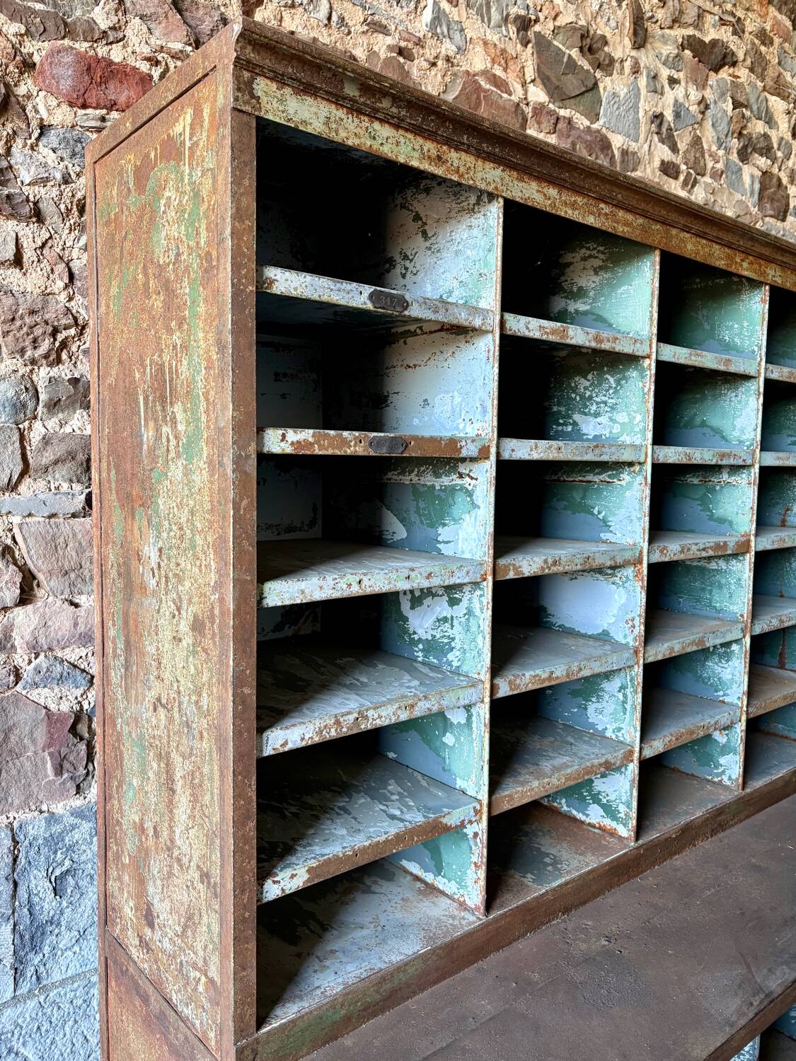 Large double-body industrial shelf in patinated metal – t furniture