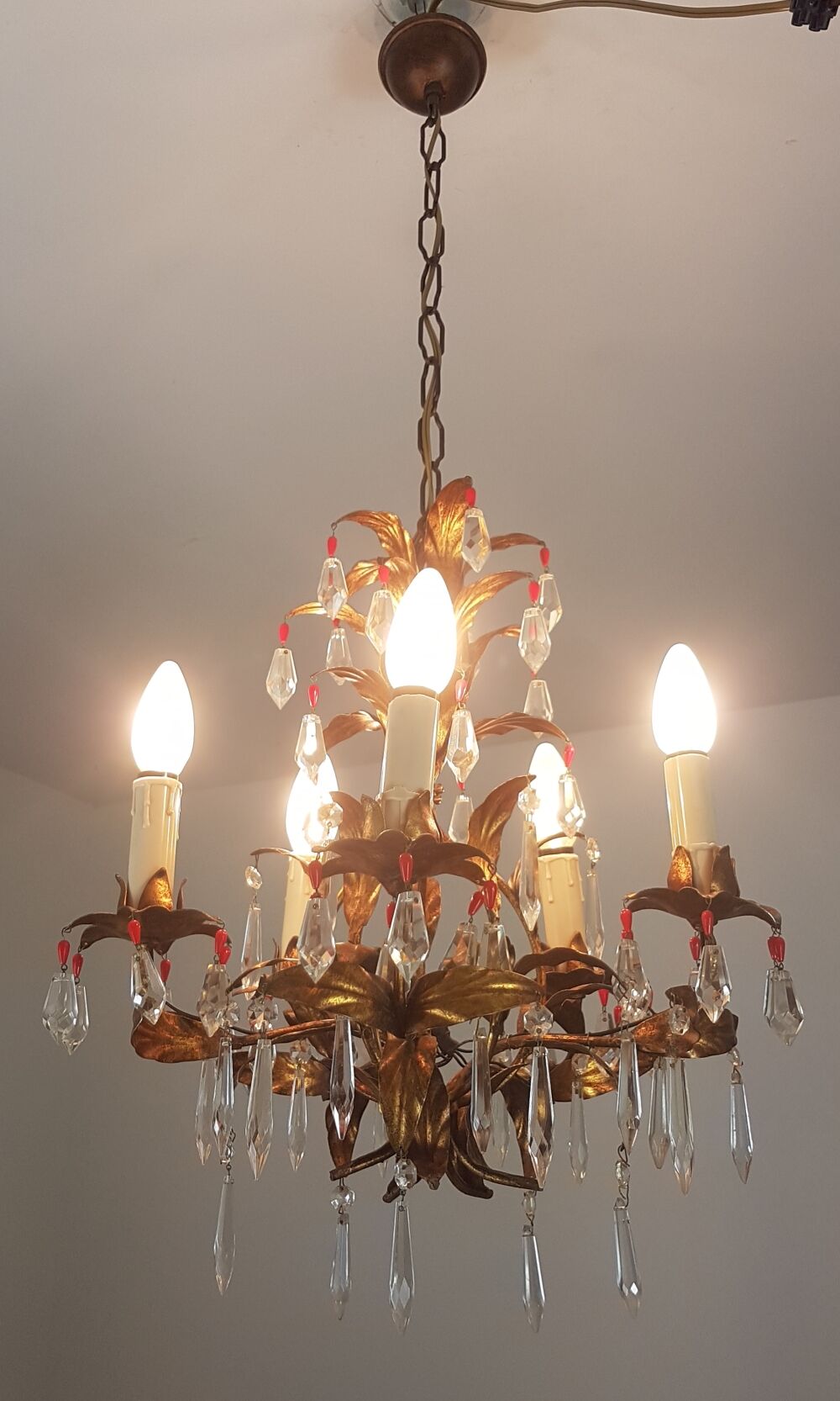 Lustre en métal doré et pampilles