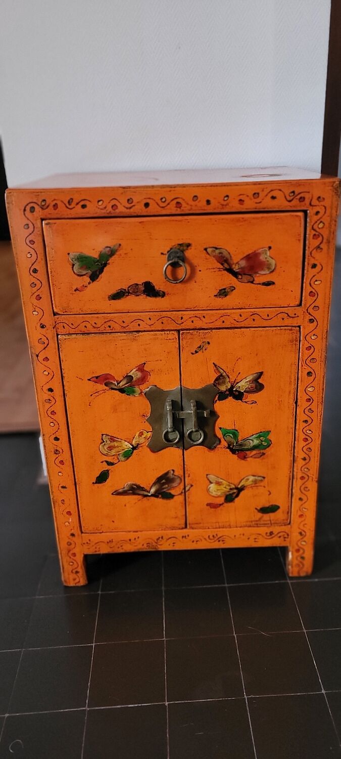Hand-painted lacquered Chinese bedside table