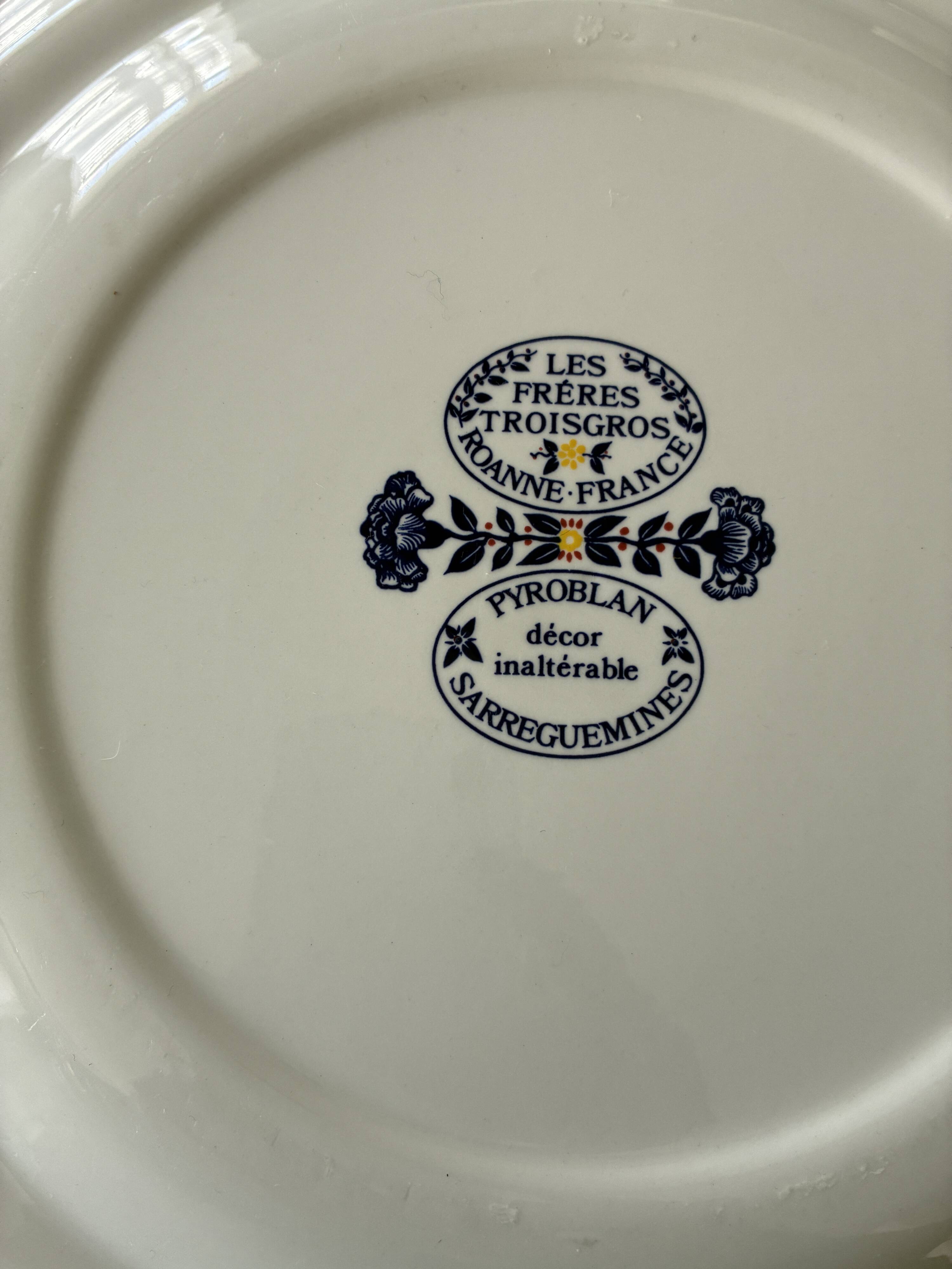 Round plate Les Frères Trois Gros Sarreguemines